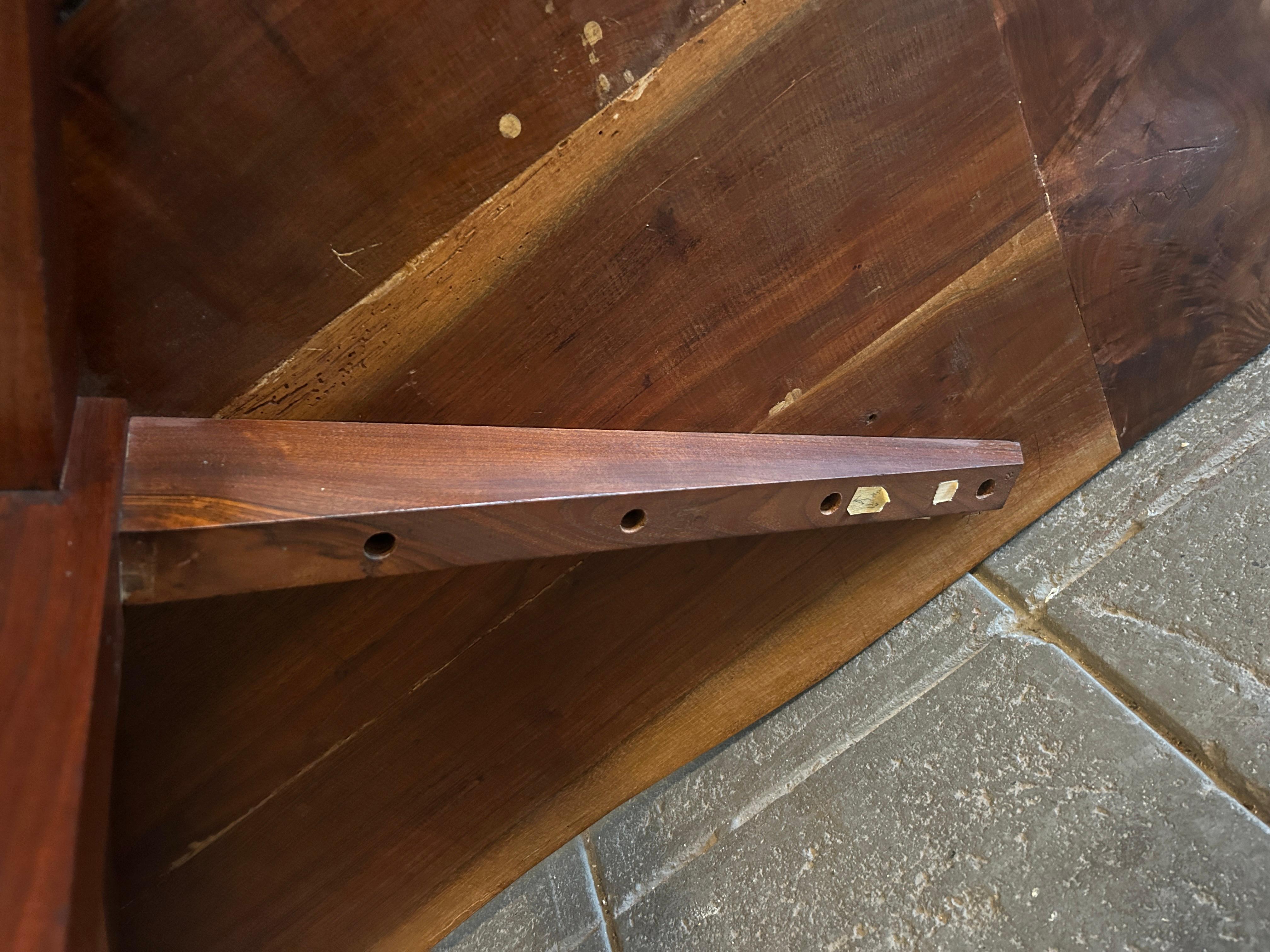 Rare Mid Century Studio Craft Sculptural Walnut Dining table by James Martin en vente 3