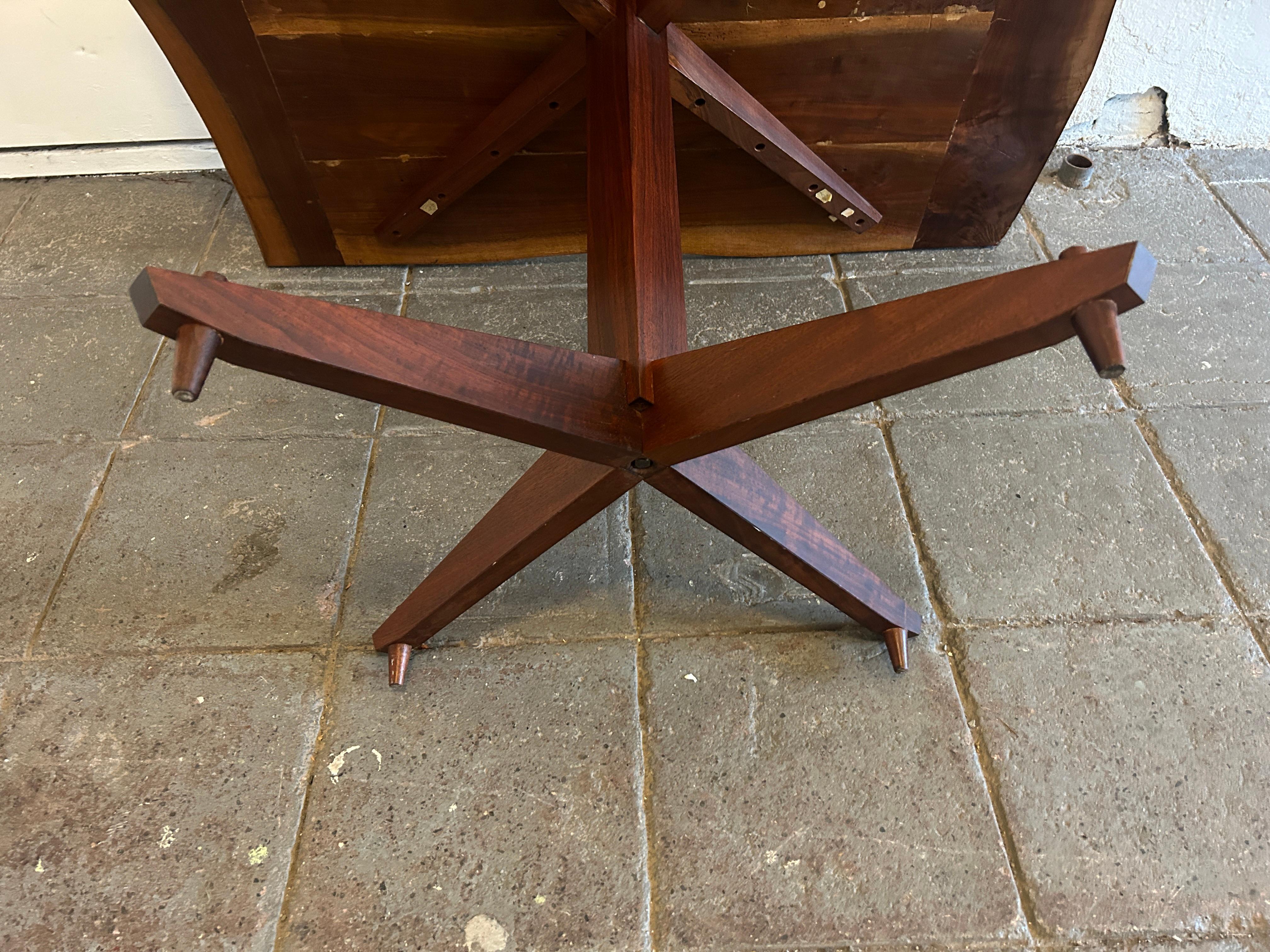 Rare Mid Century Studio Craft Sculptural Walnut Dining table by James Martin en vente 4