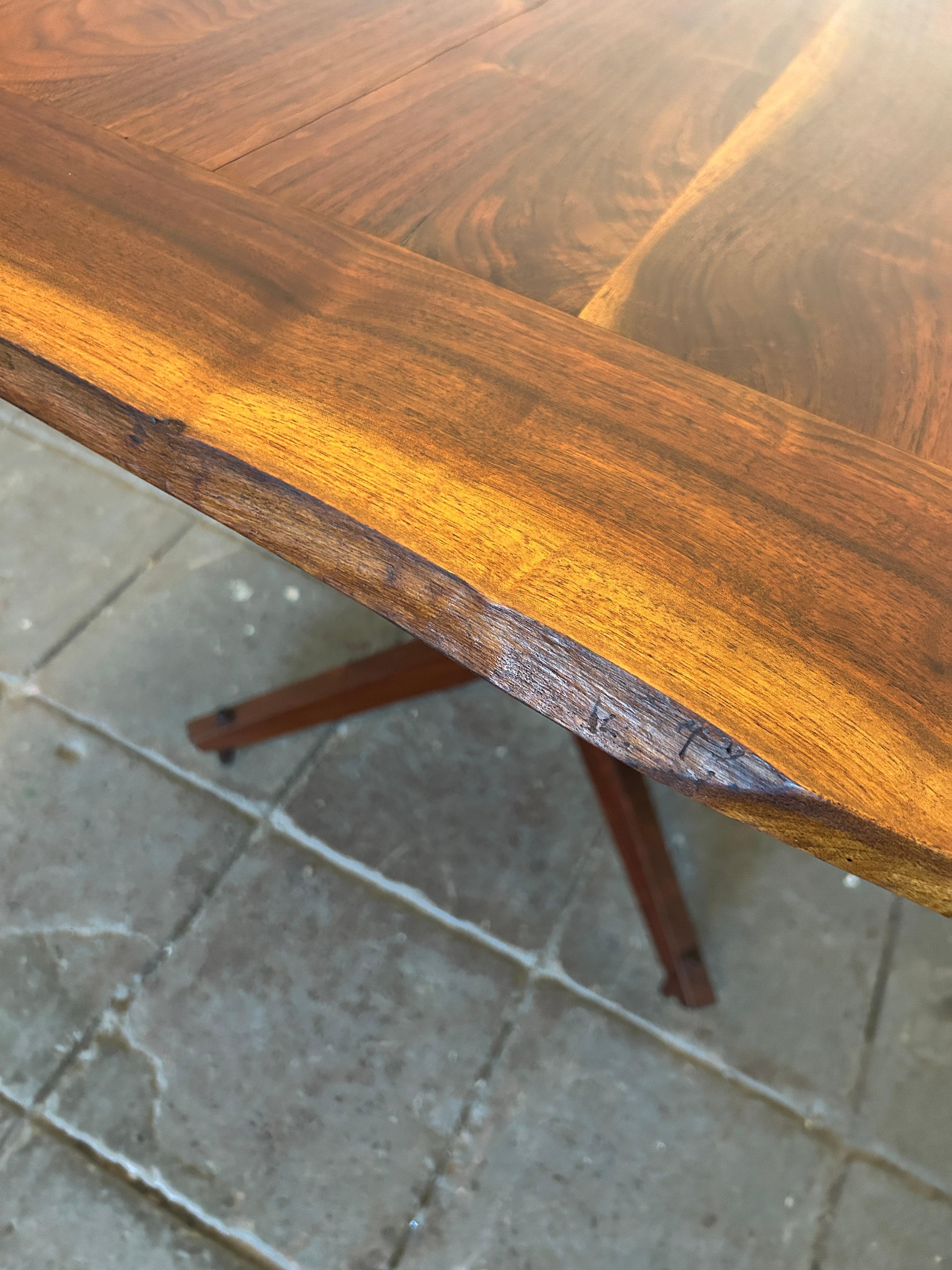 Rare Mid Century Studio Craft Sculptural Walnut Dining table by James Martin en vente 6