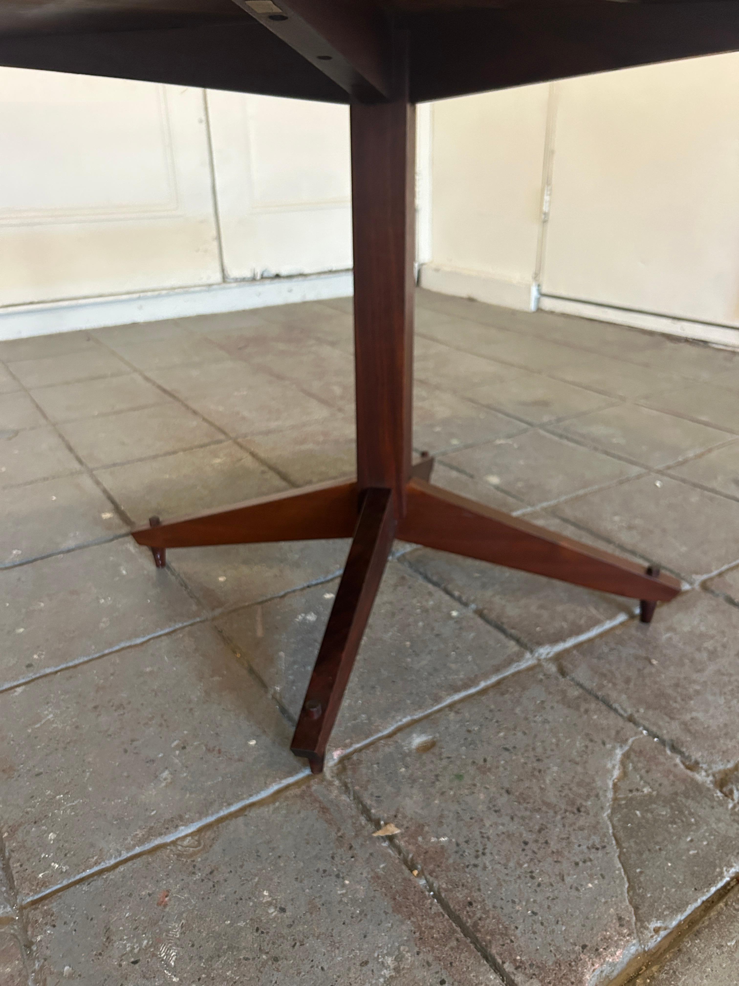 Rare Mid Century Studio Craft Sculptural Walnut Dining table by James Martin en vente 8