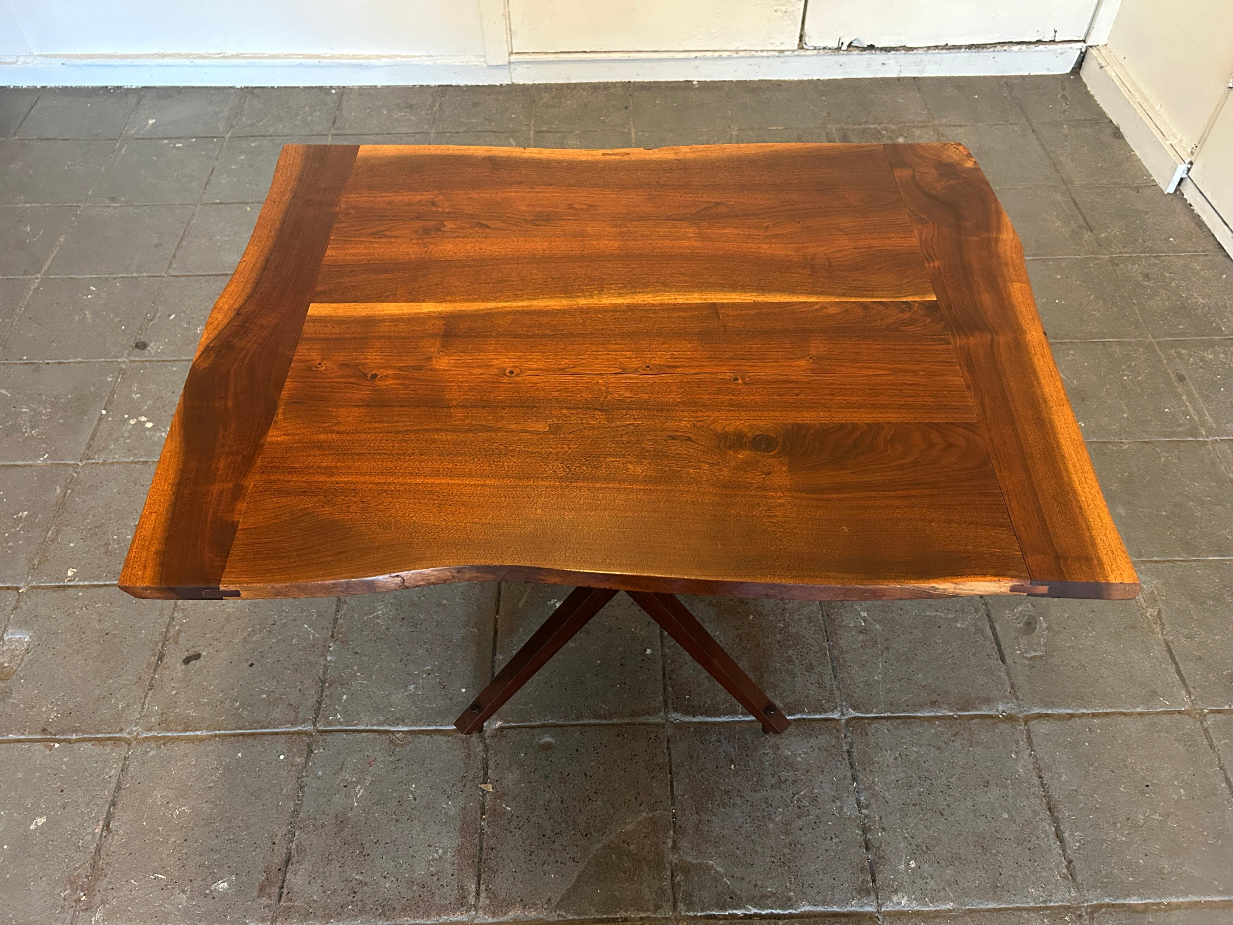 Rare Mid Century Studio Craft Sculptural Walnut Dining table by James Martin  In Good Condition For Sale In BROOKLYN, NY