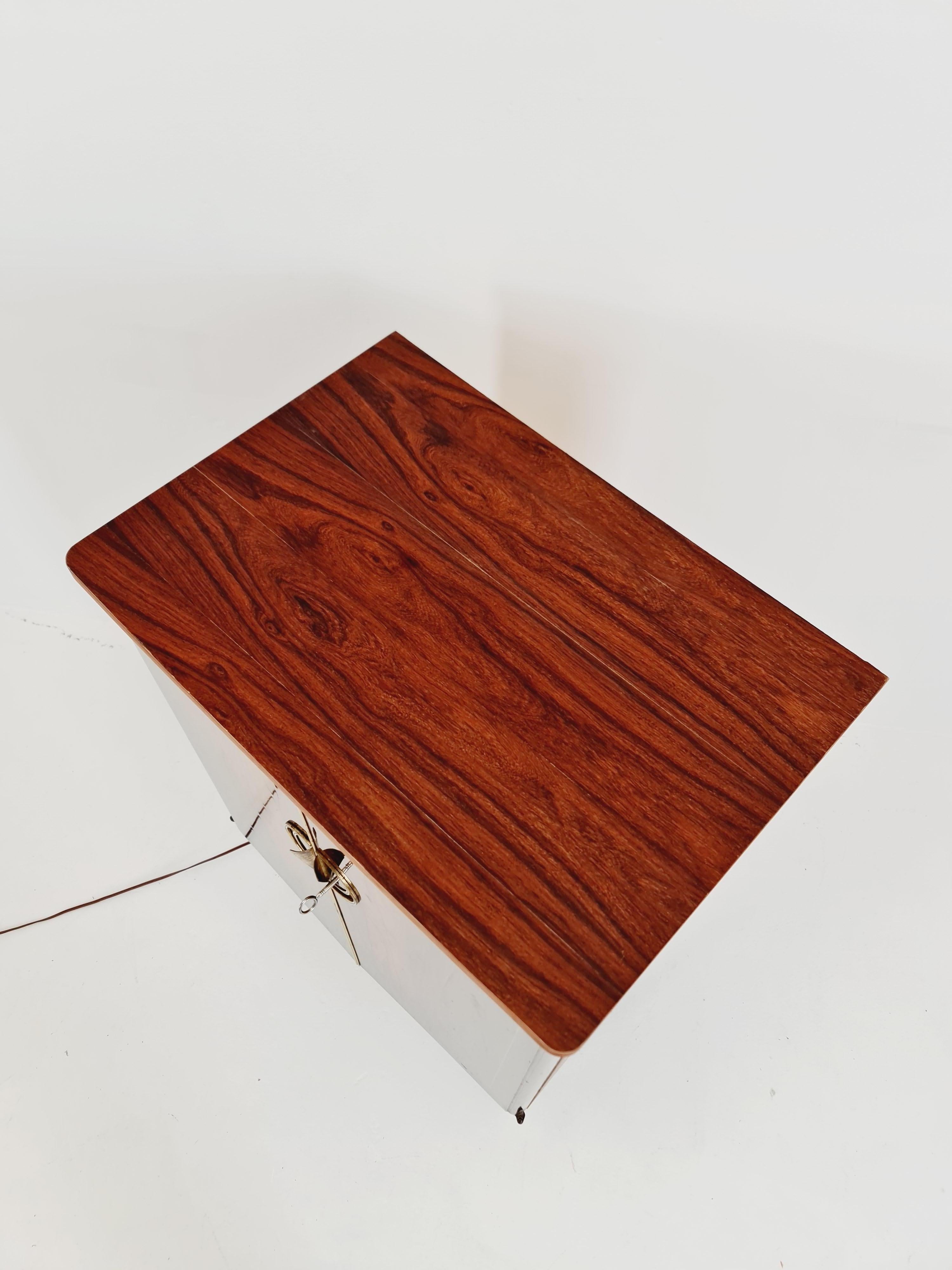 Raro mobile TV antico tedesco in teak di metà secolo  bar/ credenza, BY Schaub Lorenz in vendita 4