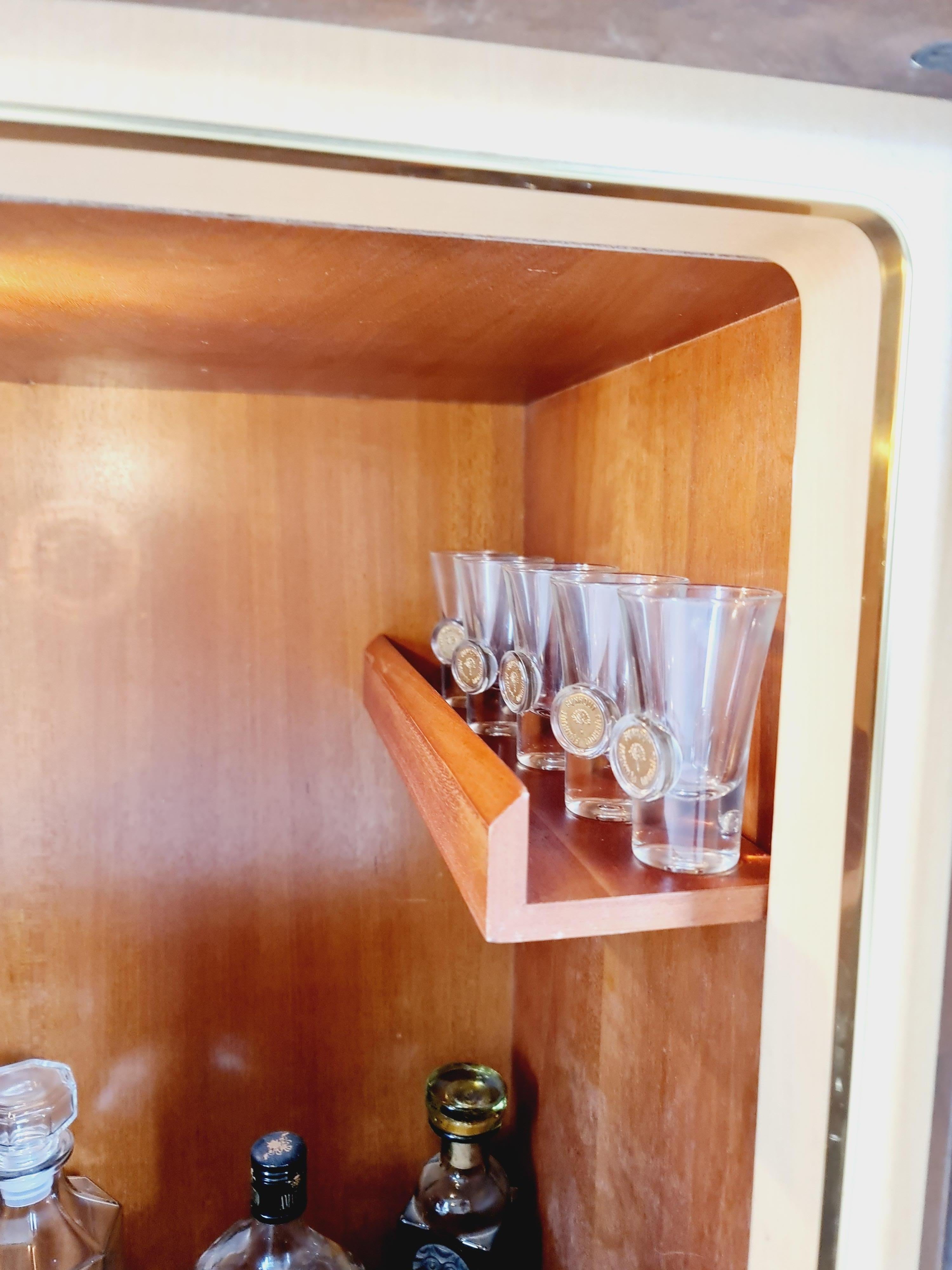 Teak Raro mobile TV antico tedesco in teak di metà secolo  bar/ credenza, BY Schaub Lorenz in vendita