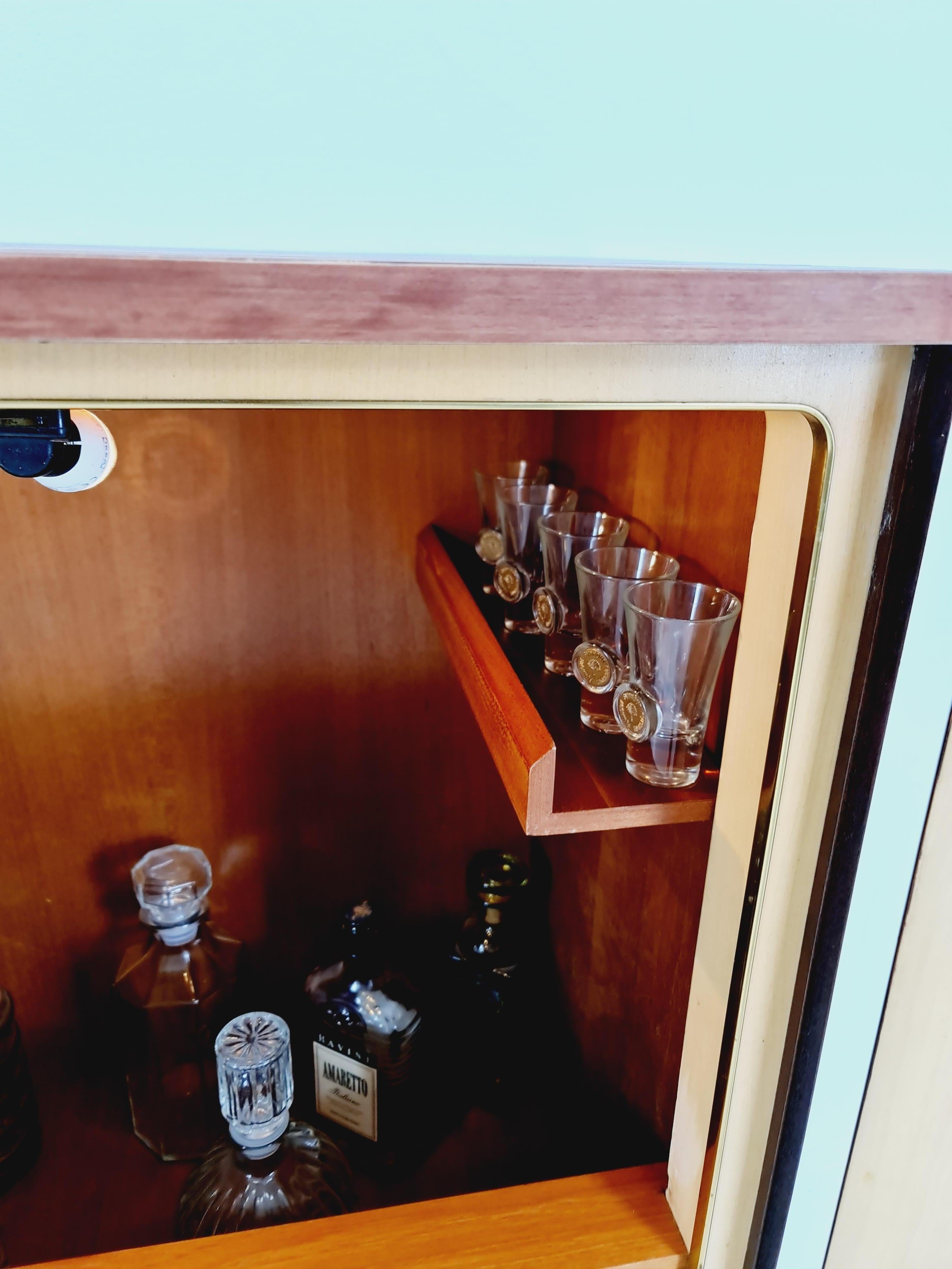Raro mobile TV antico tedesco in teak di metà secolo  bar/ credenza, BY Schaub Lorenz in vendita 1