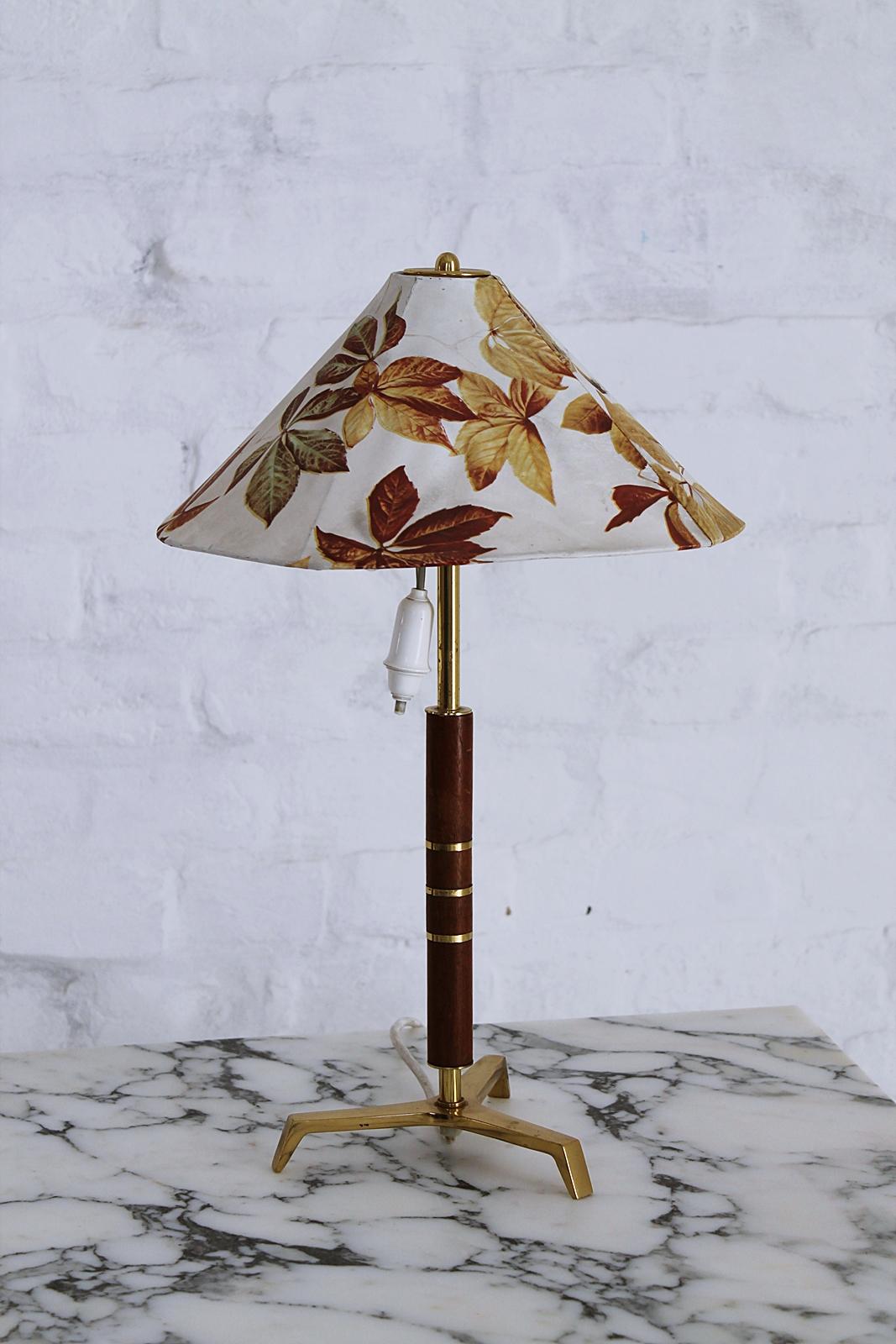 Rare Midcentury Tripod Table Lamp Attributed to J. T. Kalmar, Austria, 1950 In Good Condition For Sale In Debrecen-Pallag, HU