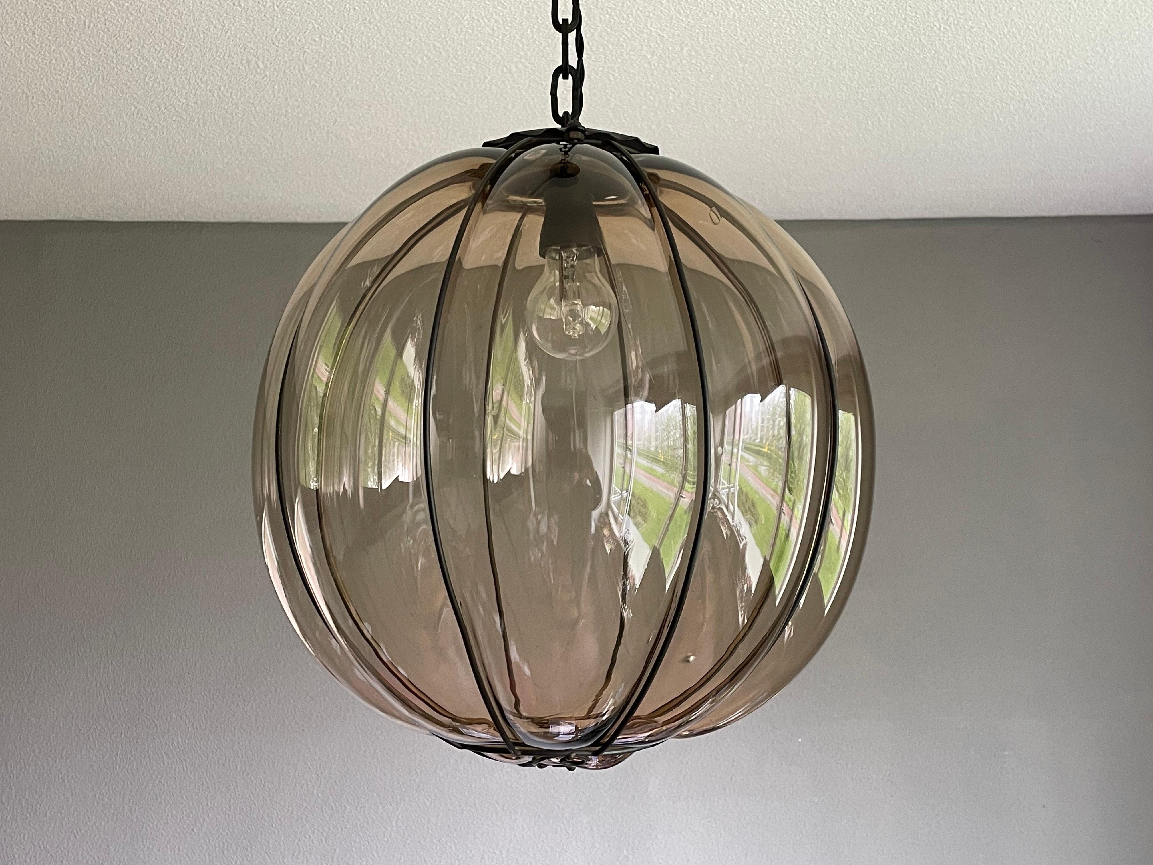 Rare Midcentury Venetian Mouth Blown Glass in Iron Frame Pendant / Chandelier In Good Condition For Sale In Lisse, NL