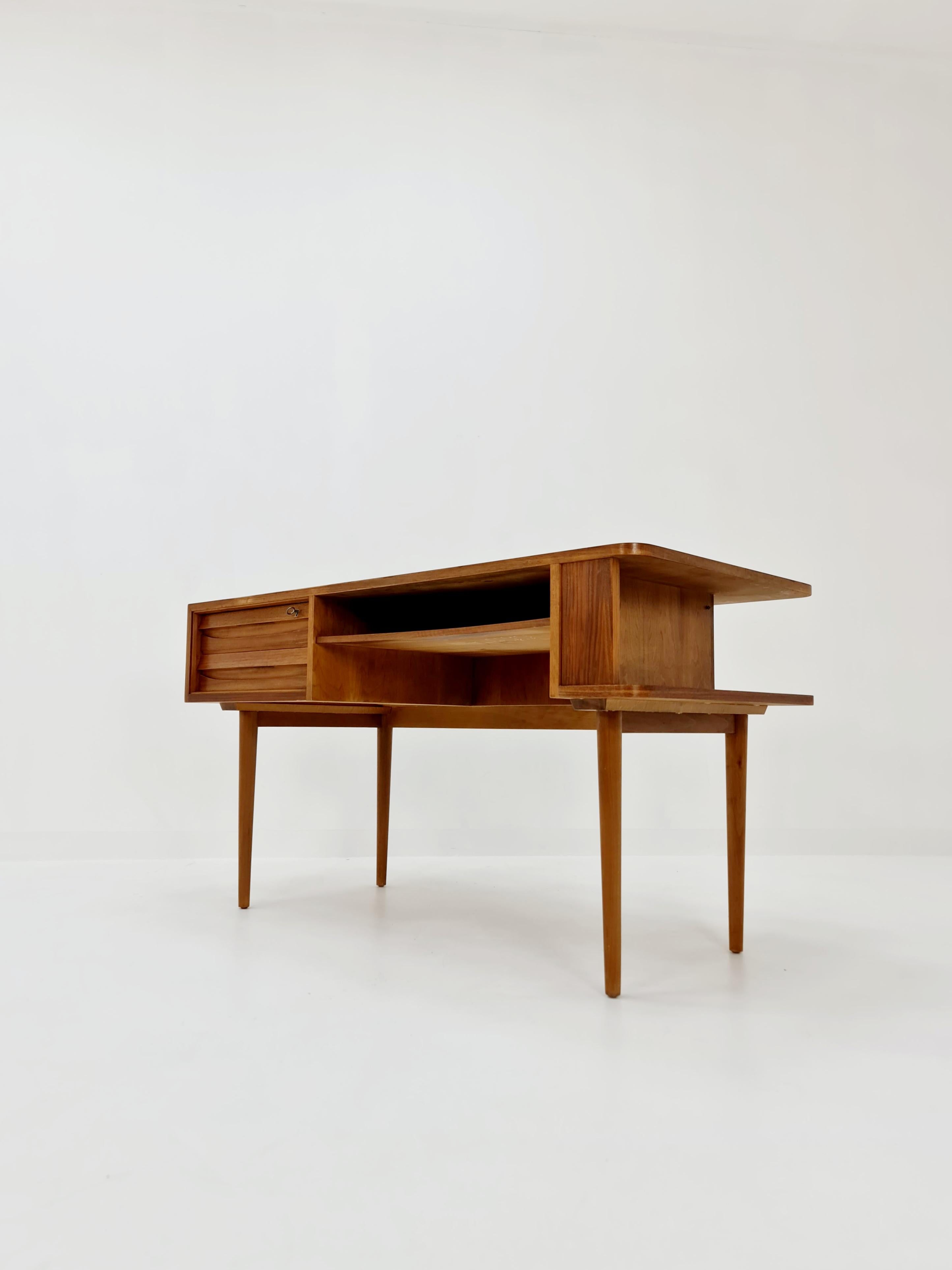 Rare Mid-Century vintage German Desk in walnut, 1950s For Sale 4