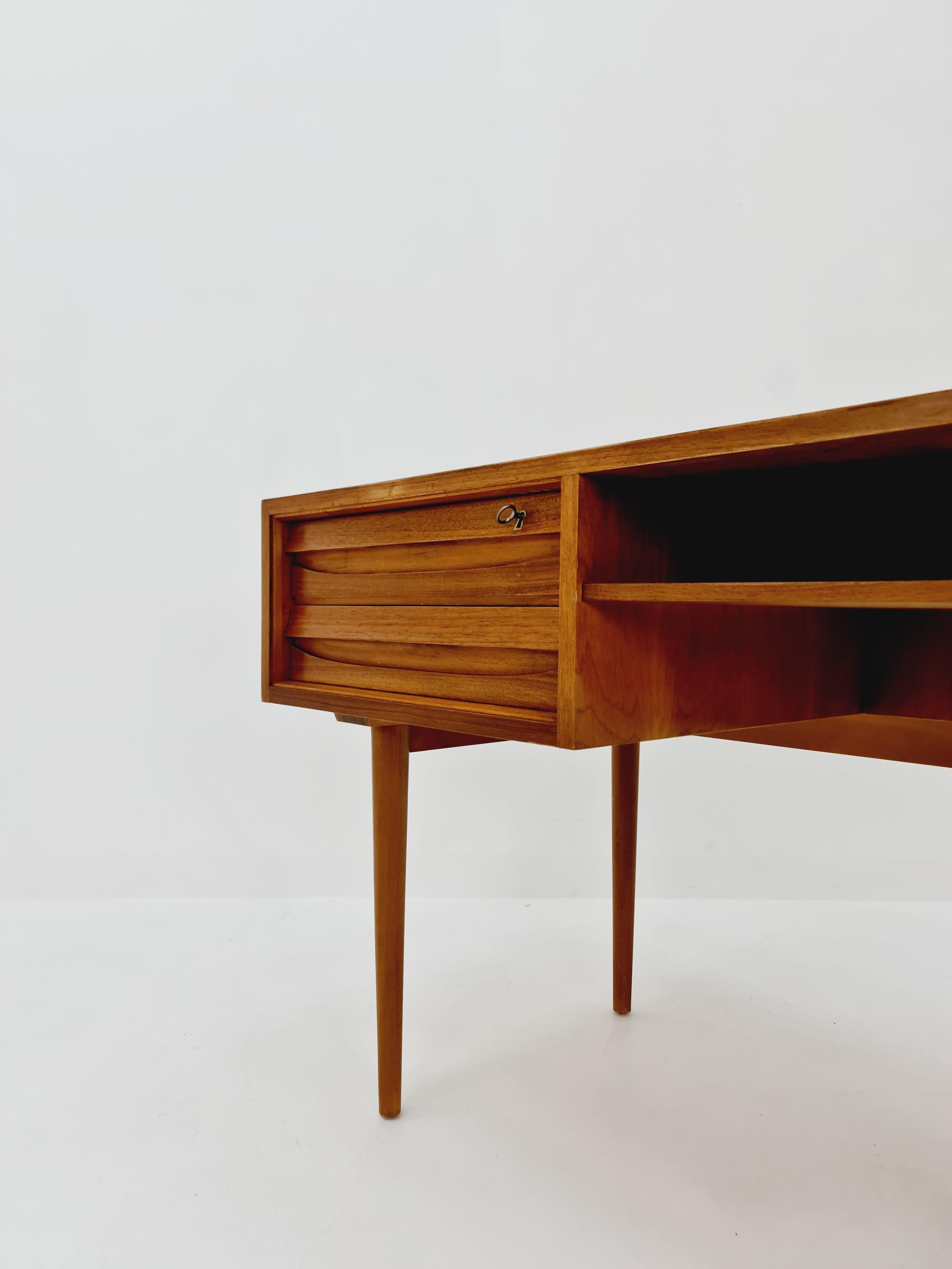 Rare Mid-Century vintage German Desk in walnut, 1950s For Sale 6