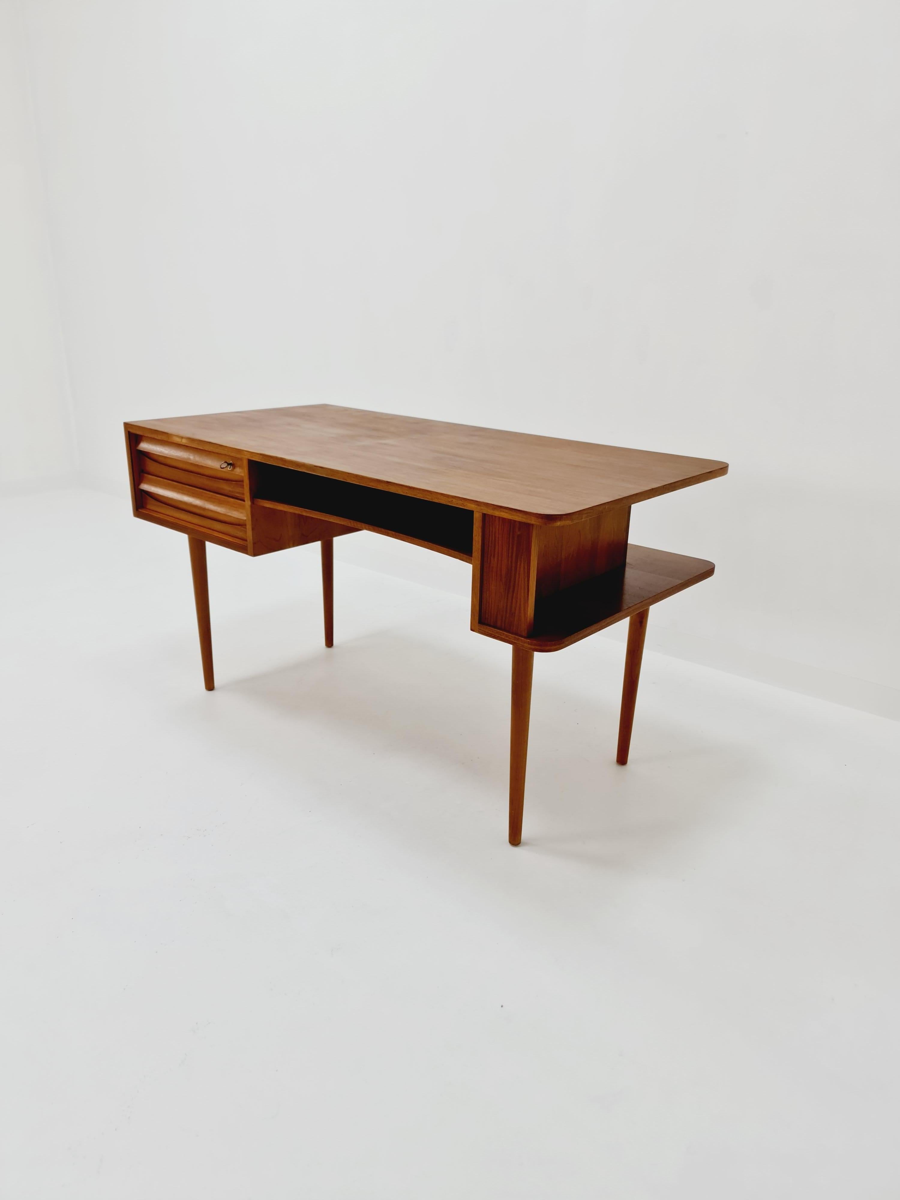 Mid-Century Modern Rare Mid-Century vintage German Desk in walnut, 1950s For Sale