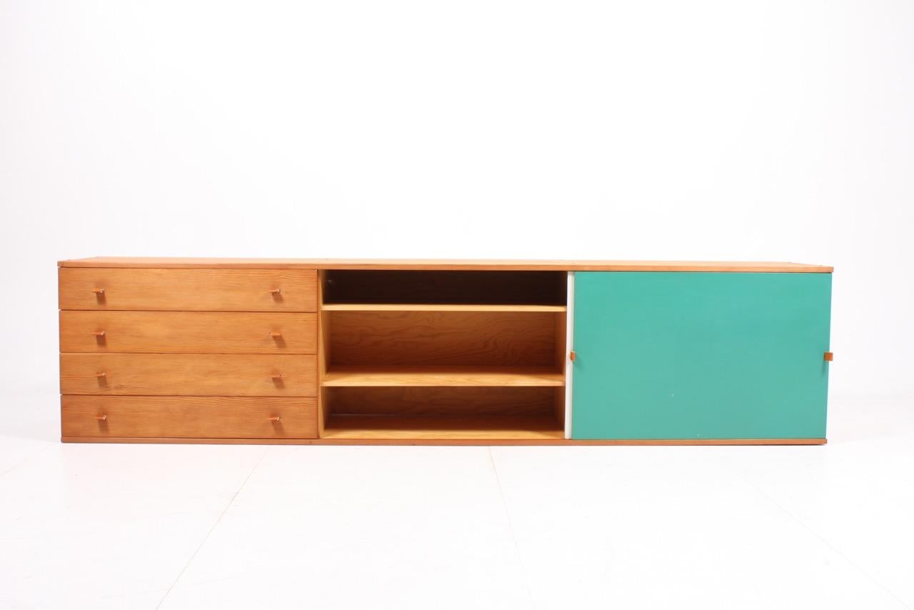 Rare Midcentury Wall-Mounted Sideboard in Oregon Pine with Colored Panels In Good Condition In Lejre, DK