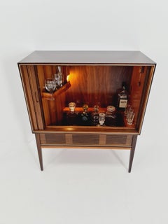 Seltene Anrichte aus Nussbaumholz aus der Mitte des Jahrhunderts, BY Mandarin 1950s