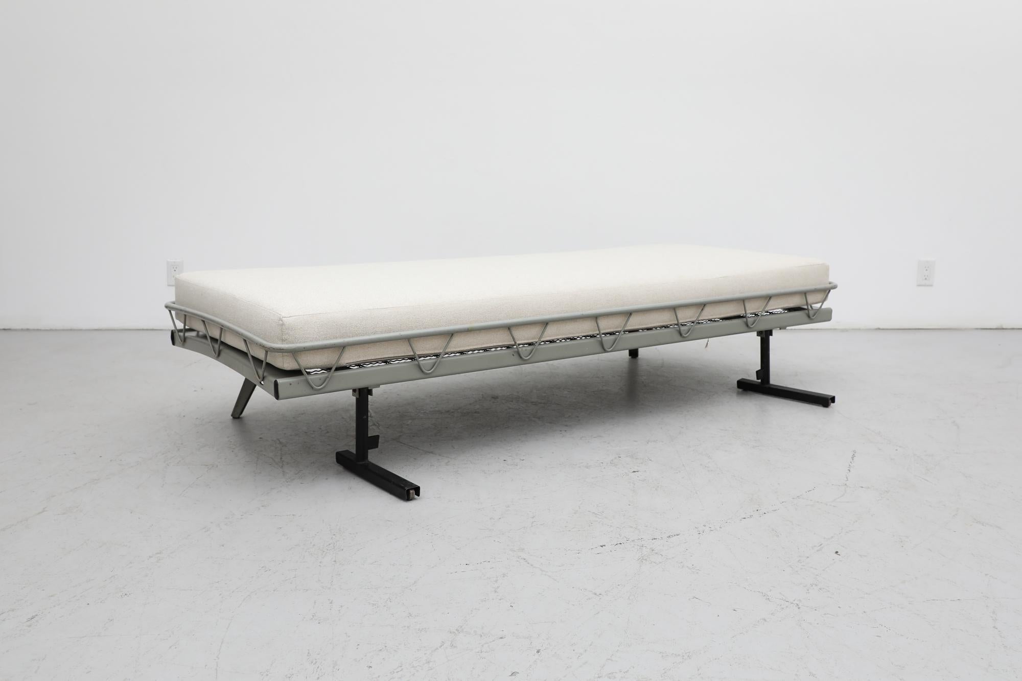 Seltener Wim Rietveld-Metall, Mid-Century  Arielle-Tagesbett „Fold-Up“ für Auping, 1953 (Mitte des 20. Jahrhunderts) im Angebot