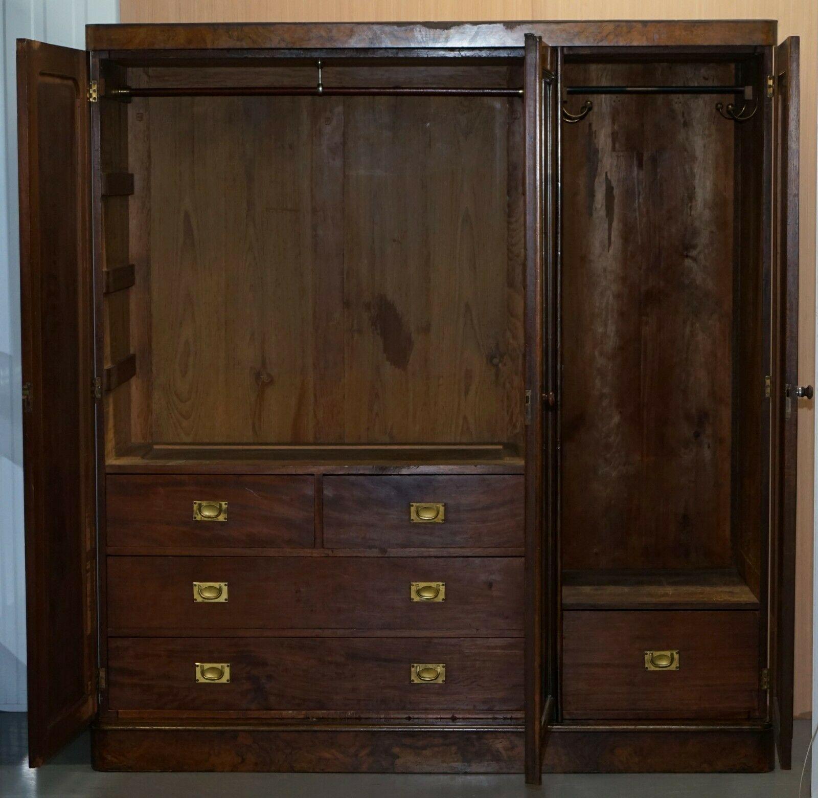 Rare armoire triple en ronce de noyer G Trollope & Sons, milieu de l'époque victorienne, verre d'origine 1