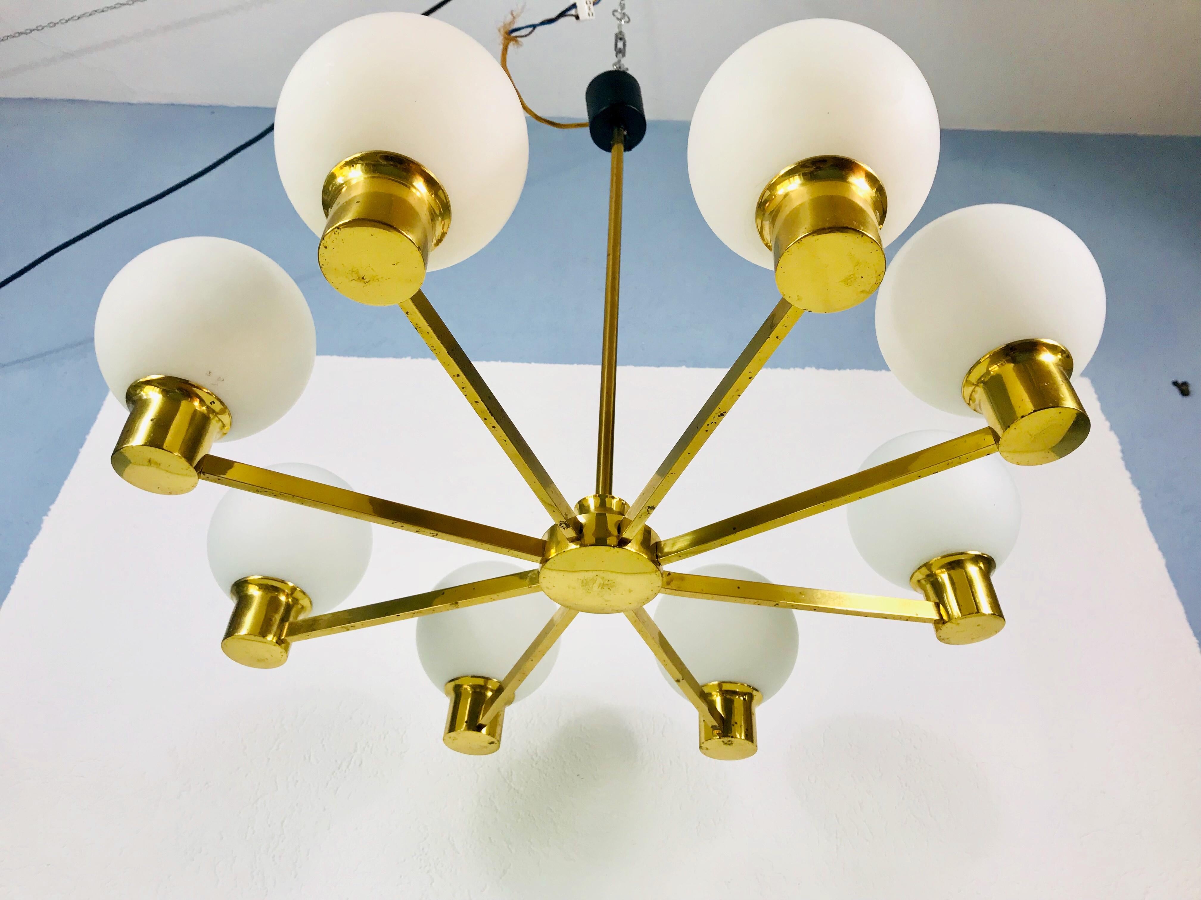 Rare Midcentury 8-Arm Brass and Opaline Glass Chandelier, 1960s In Good Condition For Sale In Hagenbach, DE