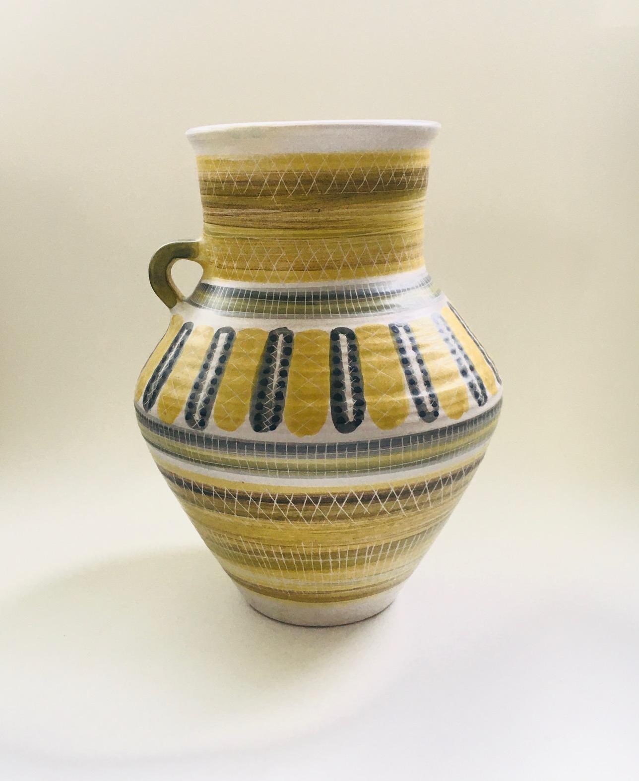 Vintage Midcentury Studio Pottery Vaso XL molto raro di Marcel Guillot (1910 - 1985). Made in France, periodo degli anni '50. Marcel Guillot è un ceramista dello stesso periodo di Roger Capron, Pol Chambost, Georges Jouve, Jacques Blin, Jean de