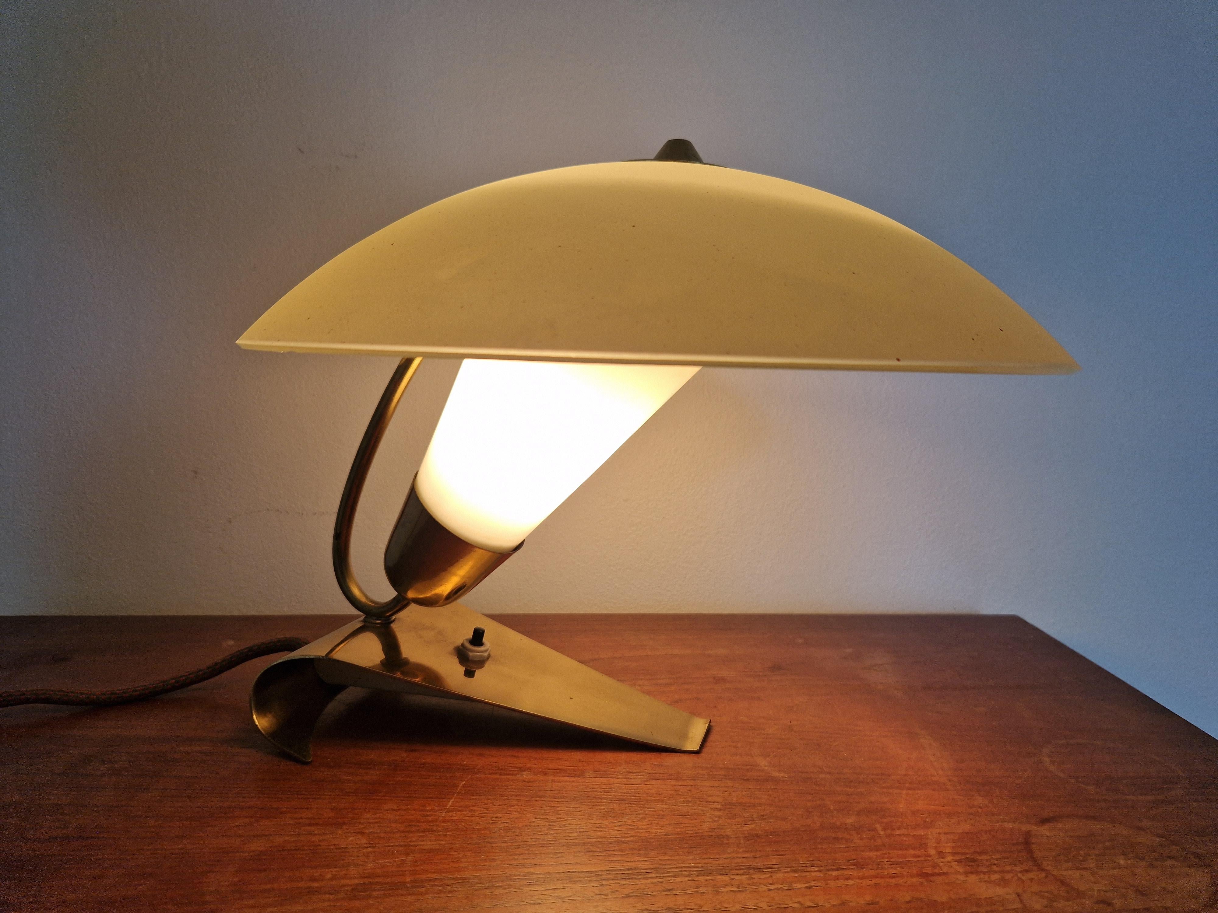 Seltene Tischlampe aus Messing und Glas aus der Mitte des Jahrhunderts, Stilnovo, Italien, 1950er Jahre im Angebot 3