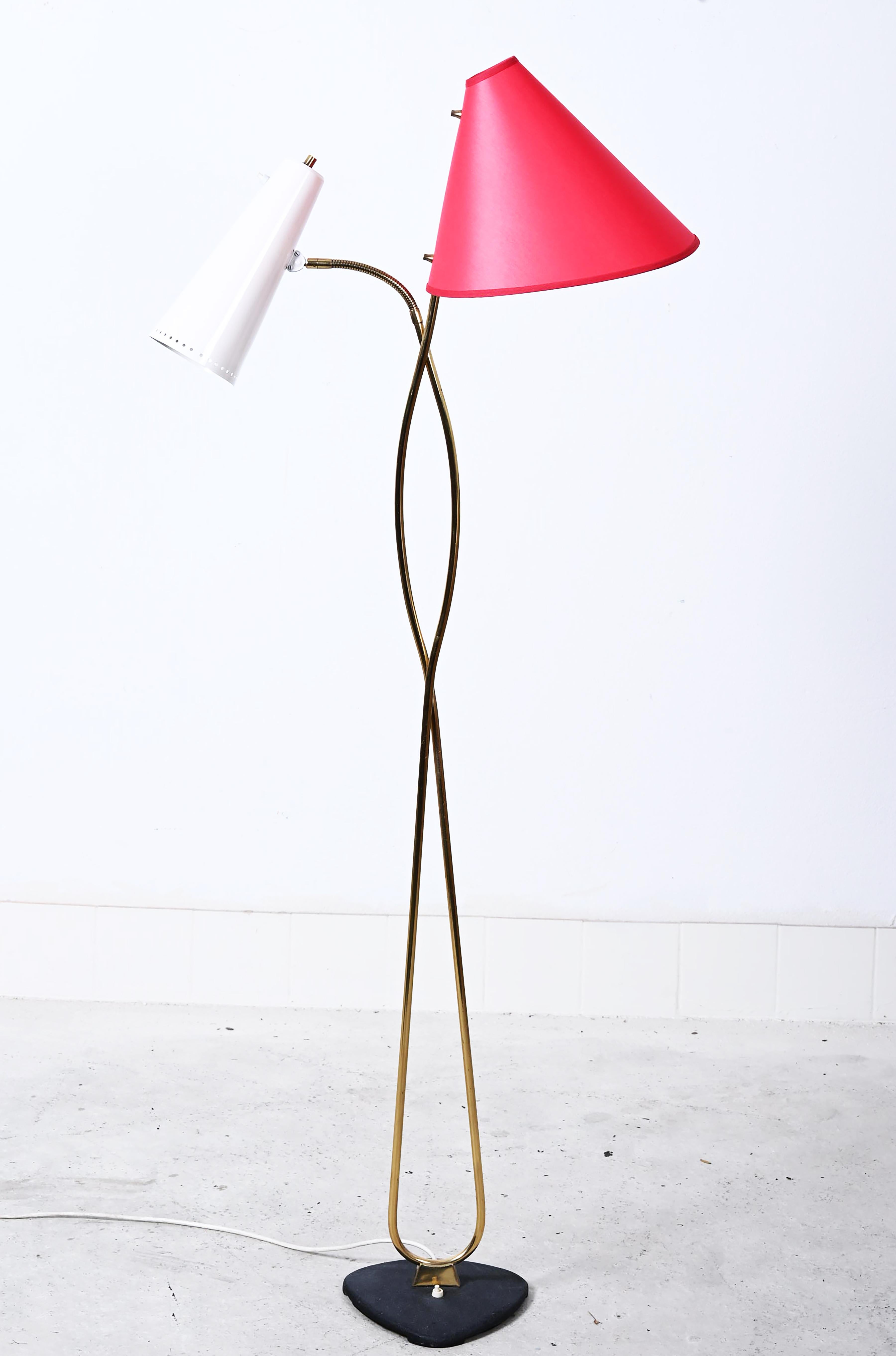 Rare Midcentury Brass Floor Lamp by Rupert Nikoll in vendita 4