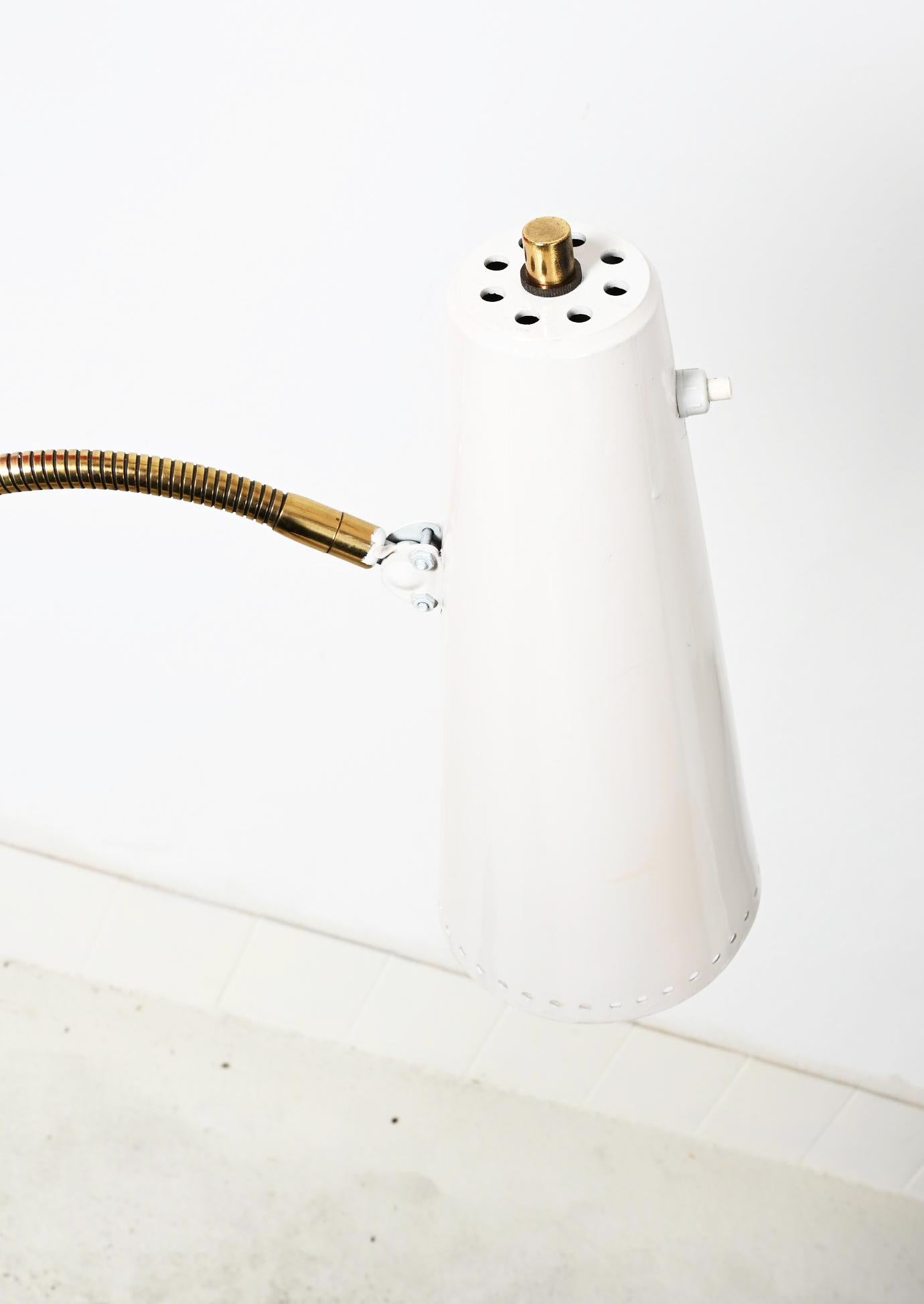 Rare Midcentury Brass Floor Lamp by Rupert Nikoll in vendita 6