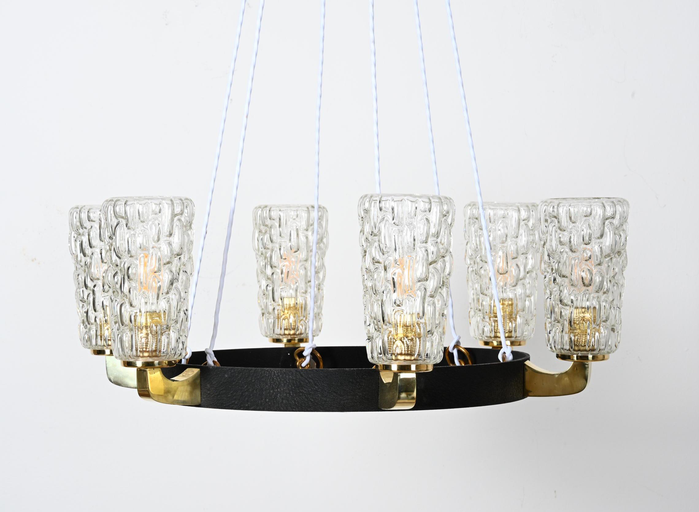 Rare lustre en laiton et verre du milieu du siècle par Rupert Nikoll en vente 9