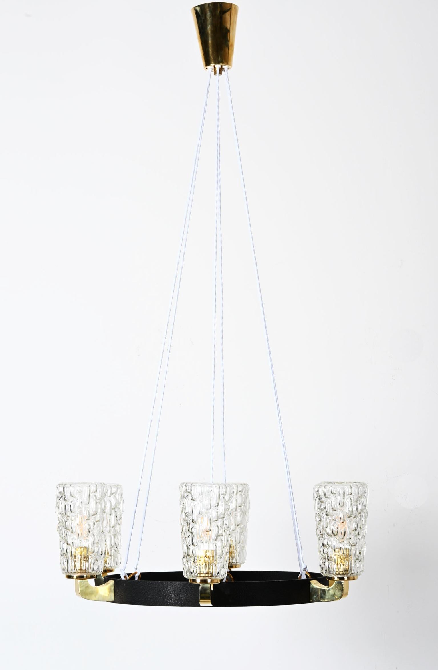 Rare lustre en laiton et verre du milieu du siècle par Rupert Nikoll en vente 10