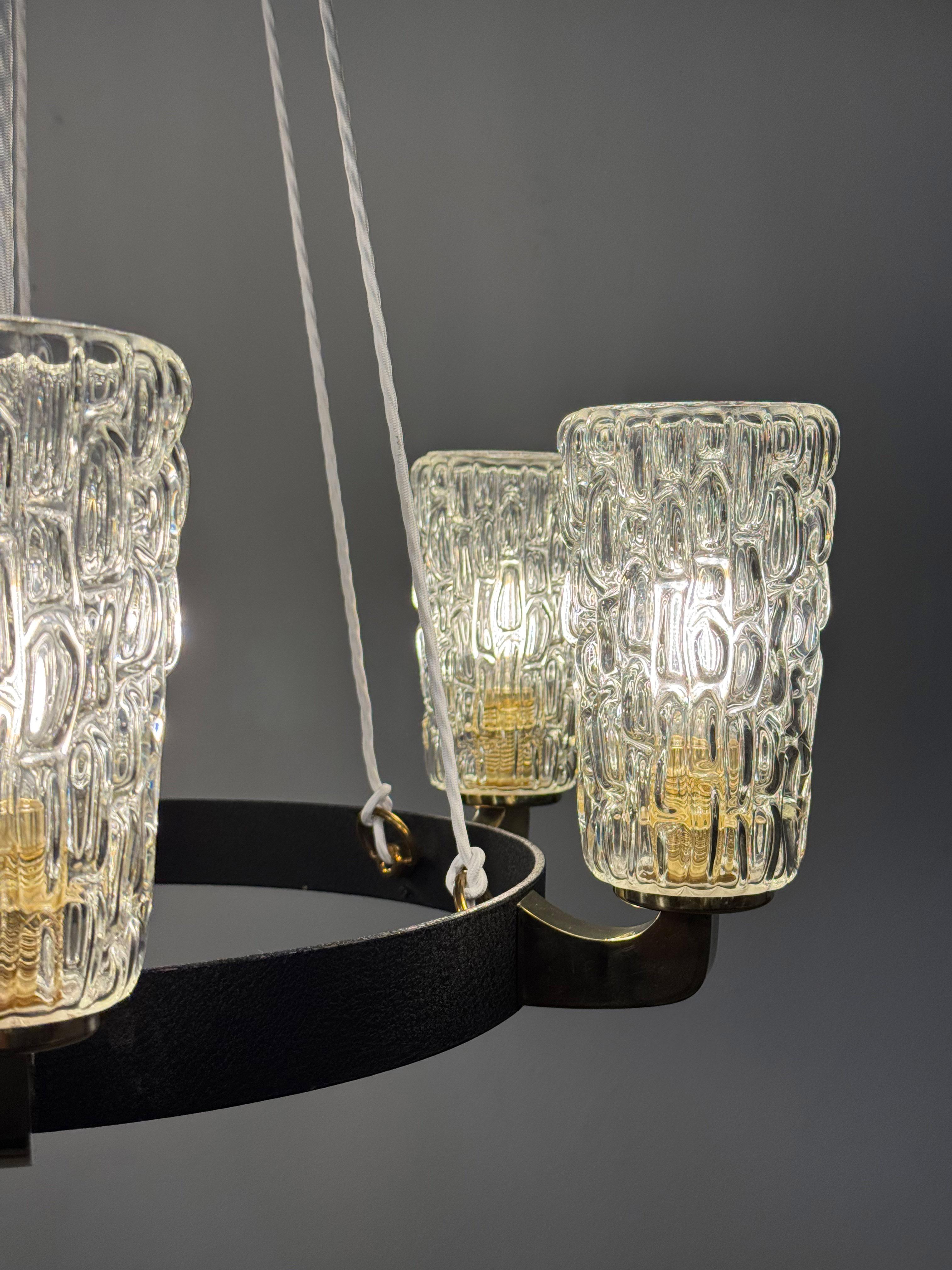 Rare lustre en laiton et verre du milieu du siècle par Rupert Nikoll en vente 13