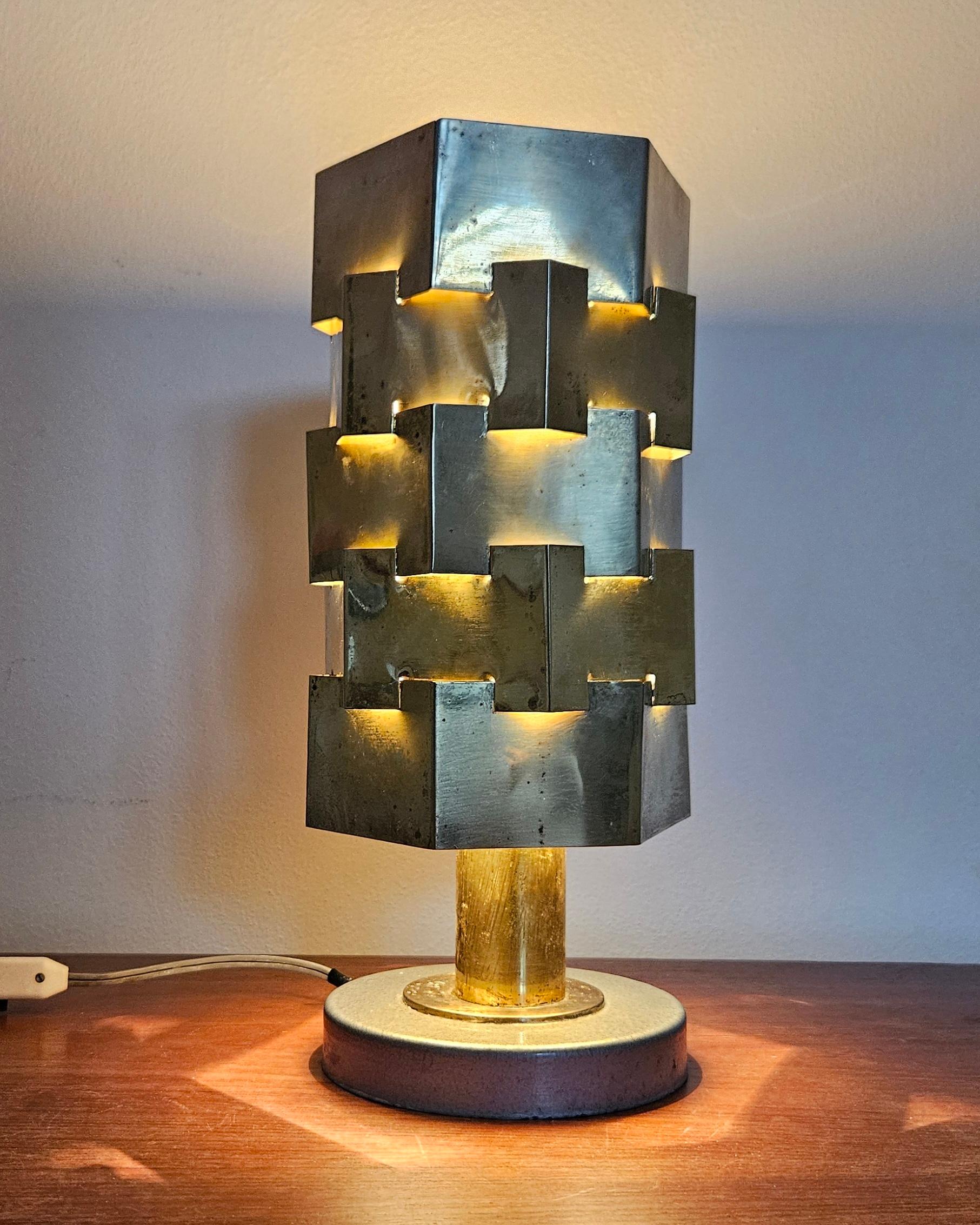 Rare lampe de table Lubid en laiton du milieu du siècle, dans le style de Max Sauze, années 1970 en vente 6