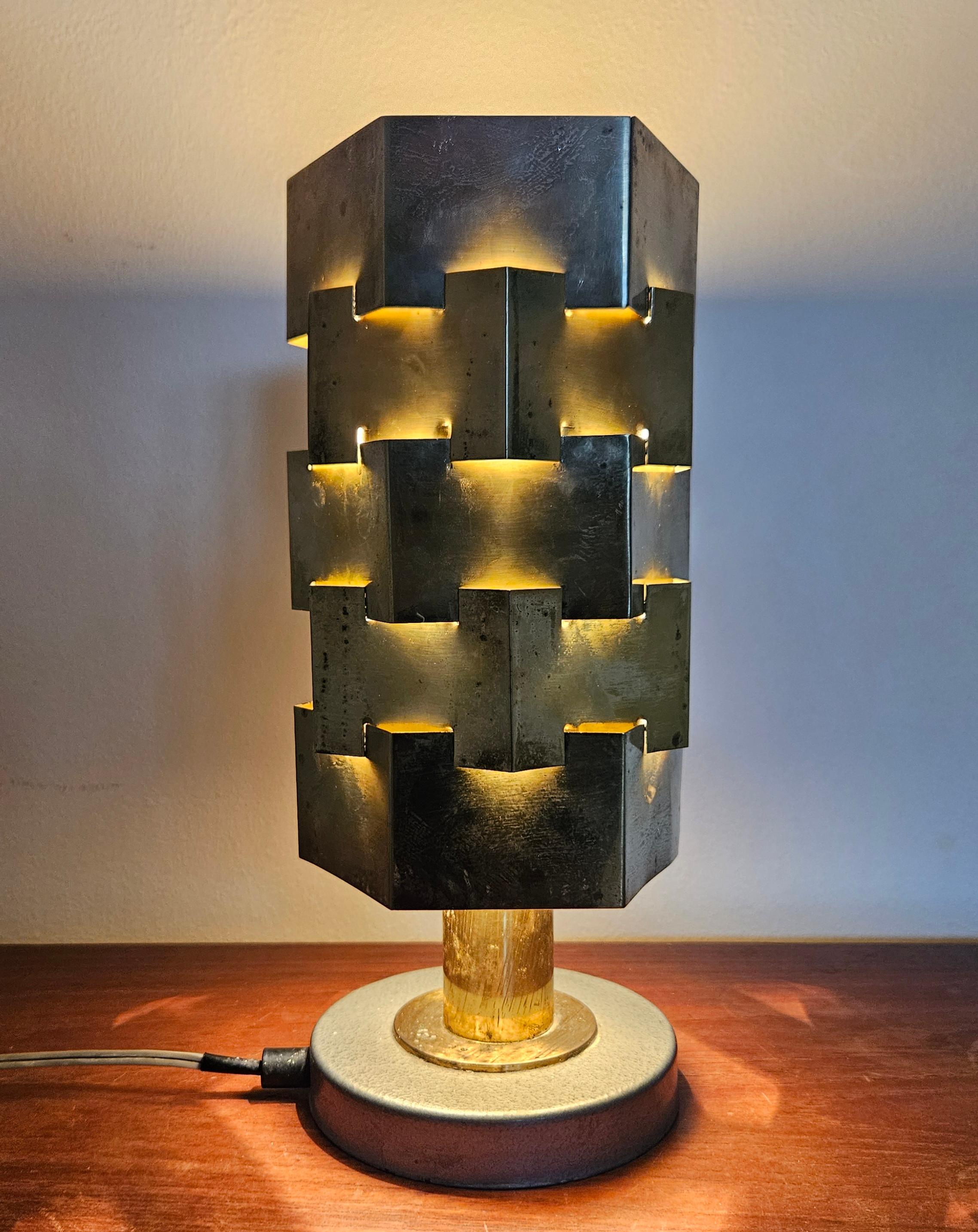 Rare lampe de table Lubid en laiton du milieu du siècle, dans le style de Max Sauze, années 1970 en vente 9