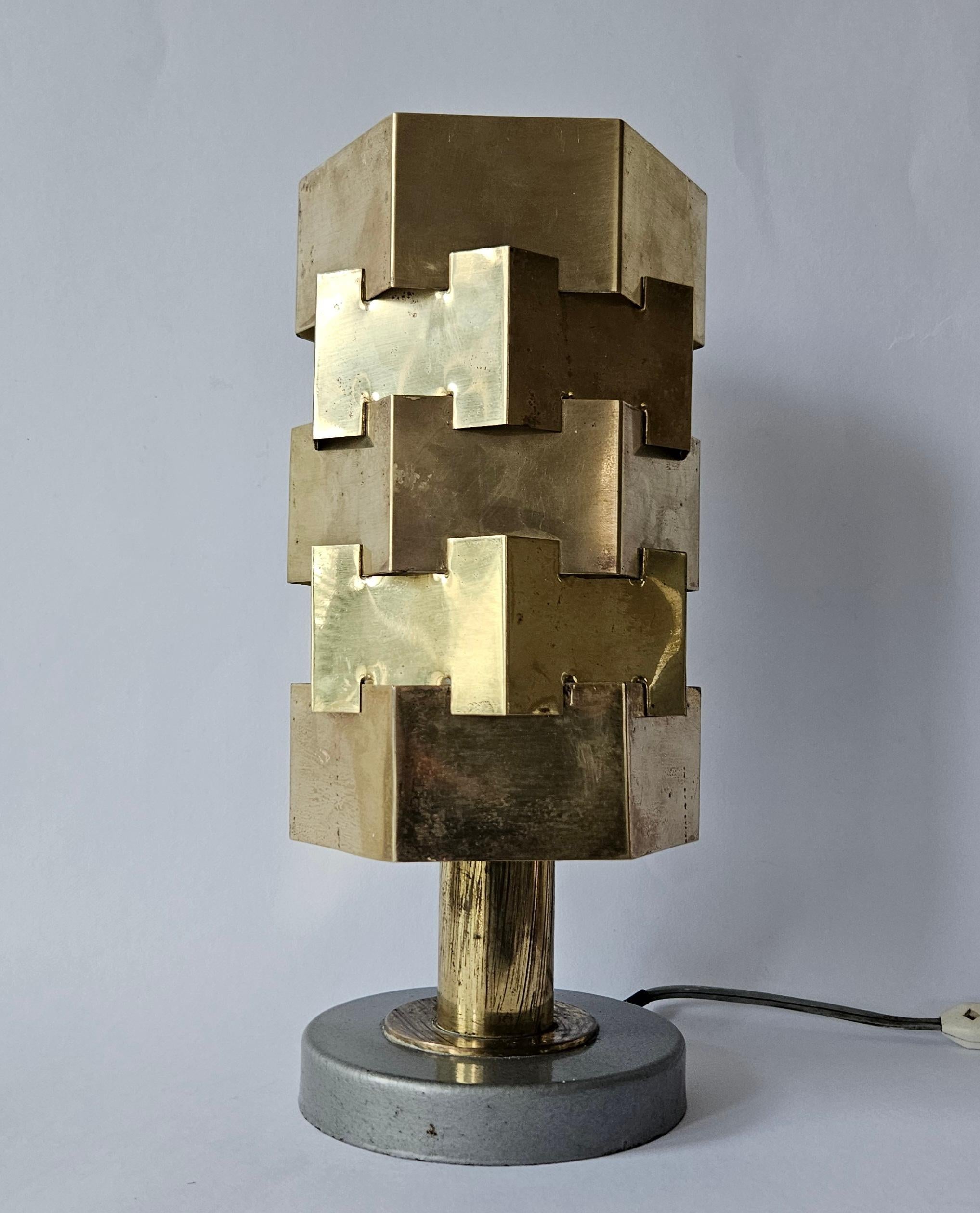 Rare lampe de table Lubid en laiton du milieu du siècle, dans le style de Max Sauze, années 1970 Bon état - En vente à Praha, CZ