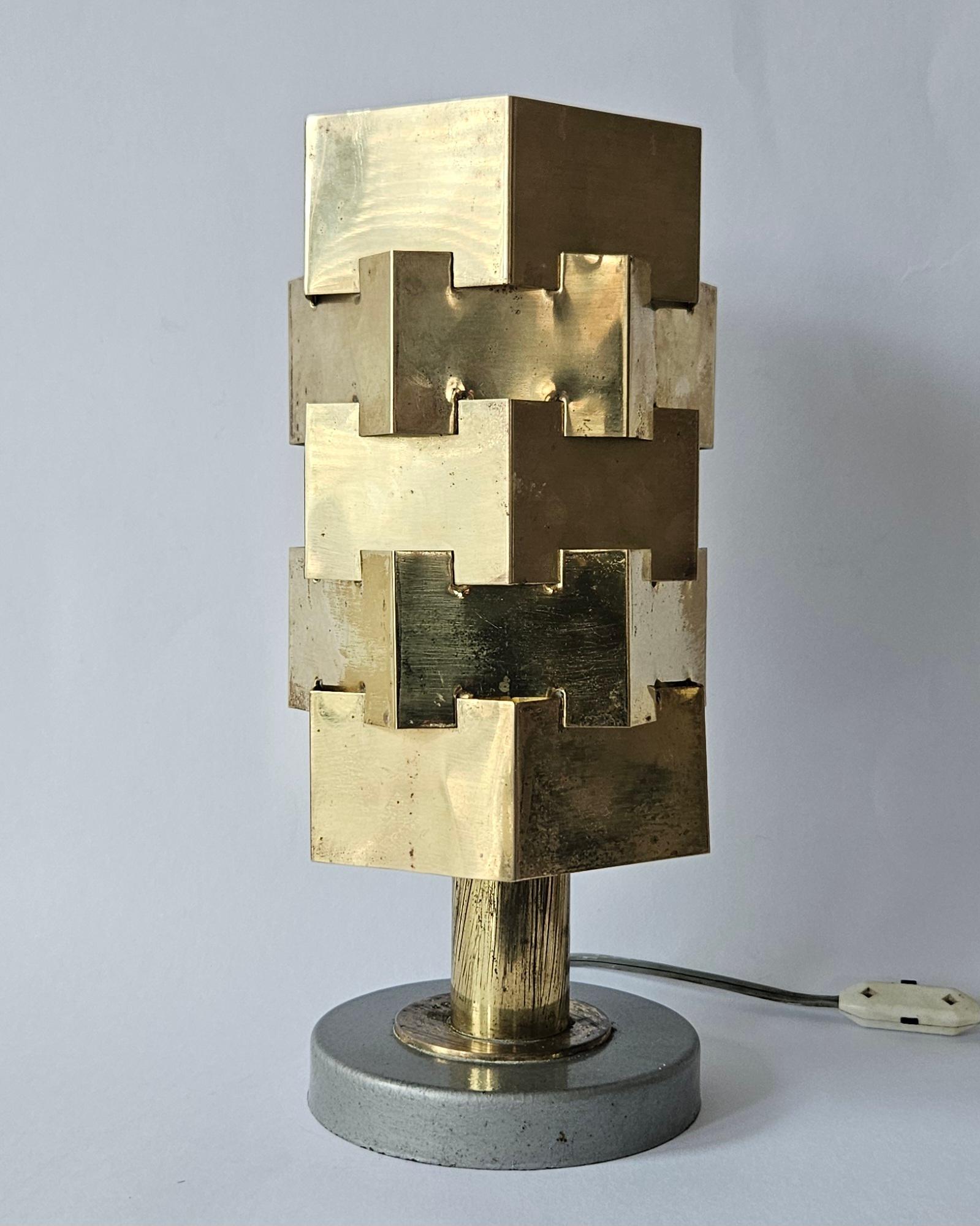 Métal Rare lampe de table Lubid en laiton du milieu du siècle, dans le style de Max Sauze, années 1970 en vente