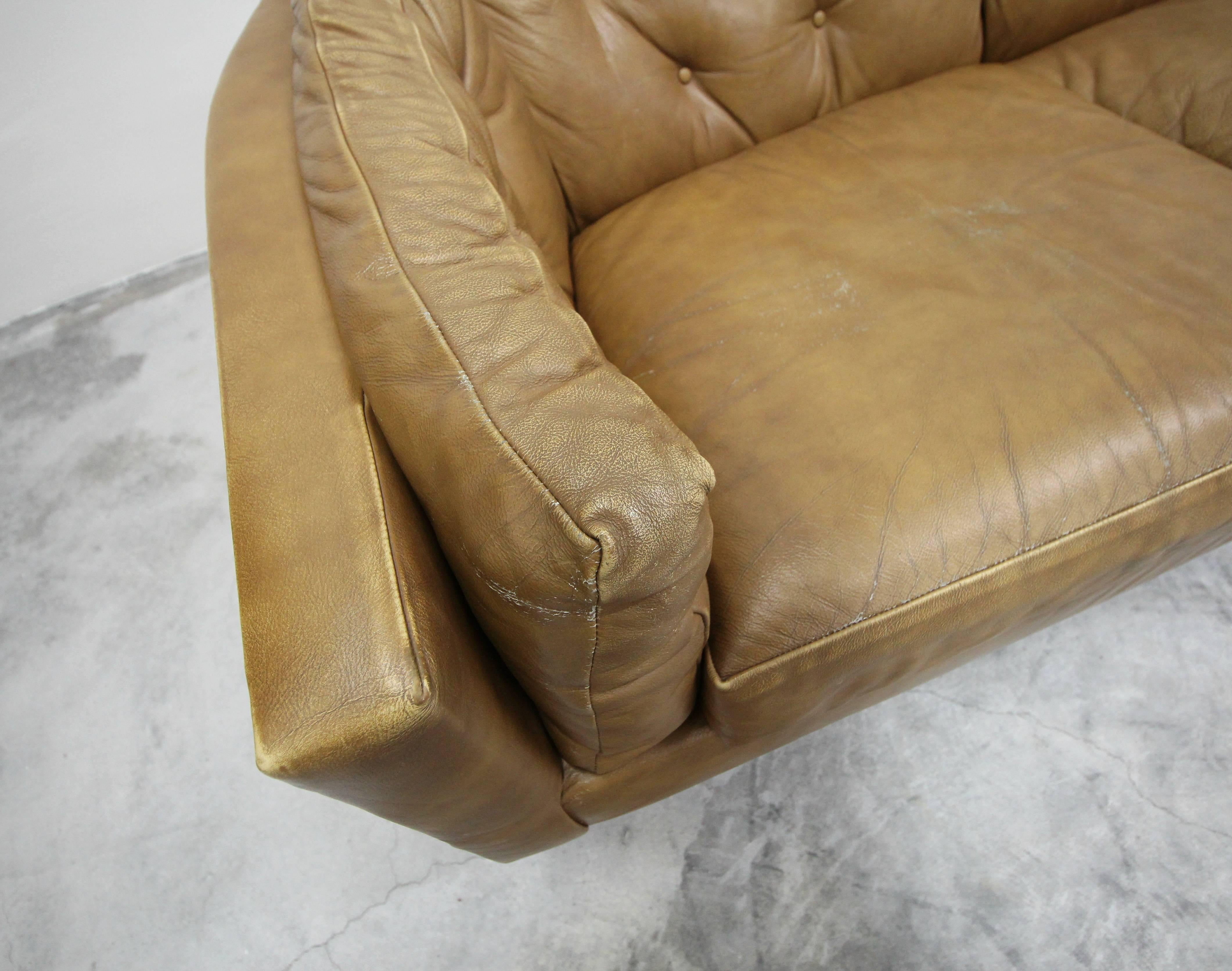 Rare Midcentury Cantilever Leather and Bronze Barrel Sofa by Milo Baughman 3