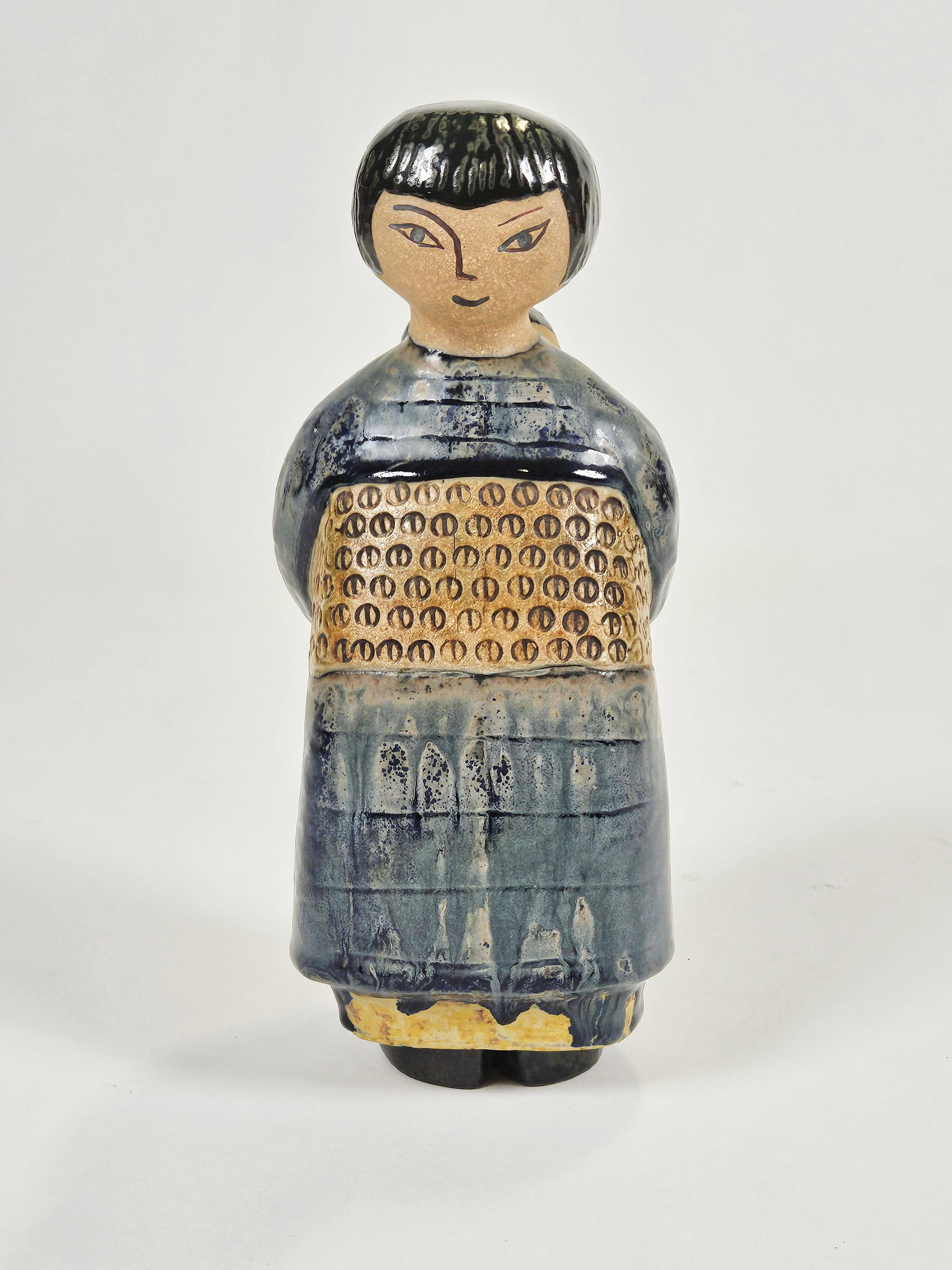 Big stoneware figurine named 'Japanskan' by Lisa Larson, produced by Gustavsberg, Sweden, between 1958 and 1973. 

Beautiful blue glaze. 

Makers mark on bottom.