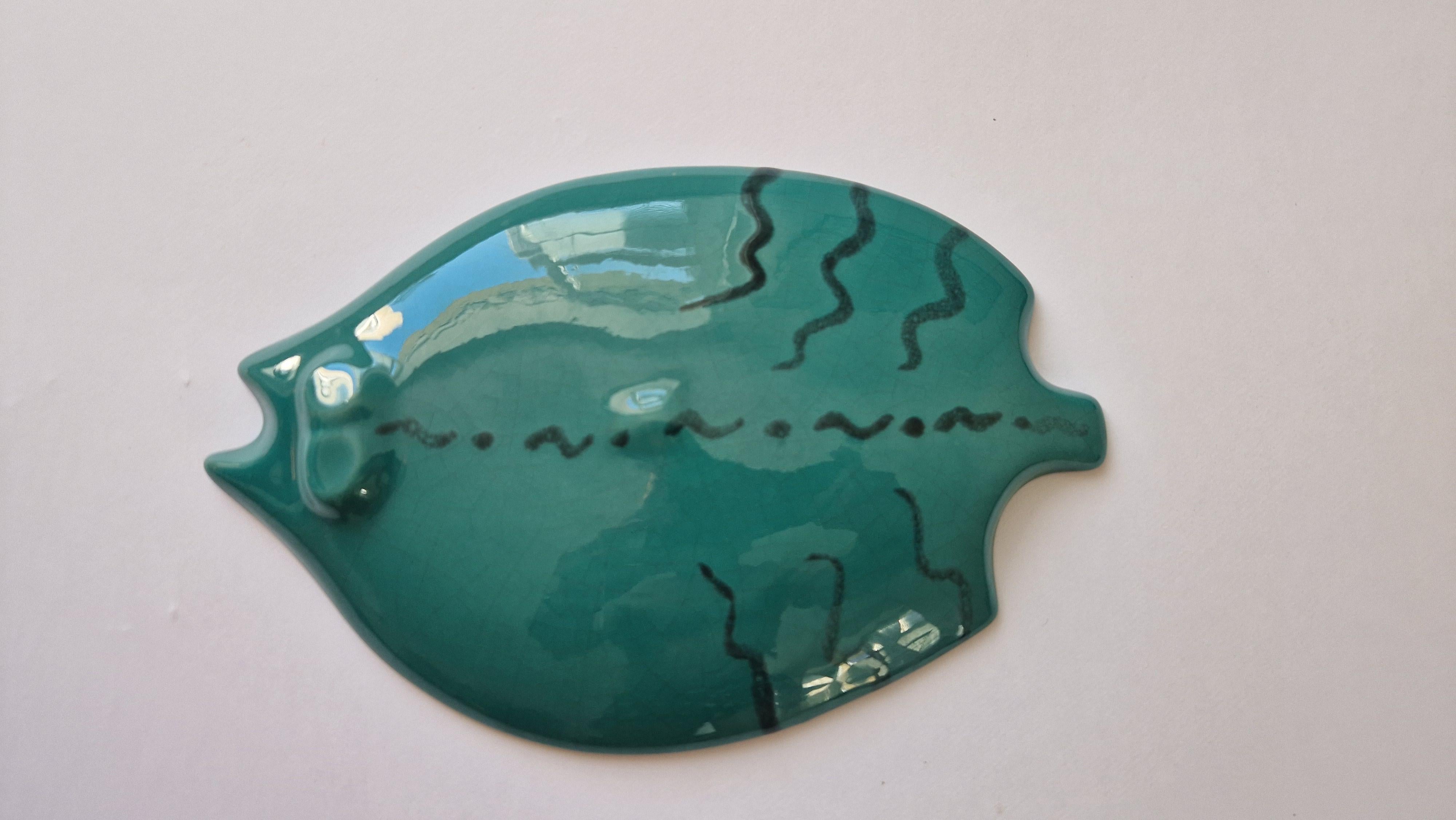 Rara escultura de pared de cerámica de mediados de siglo Platija, década de 1970. Checo en venta