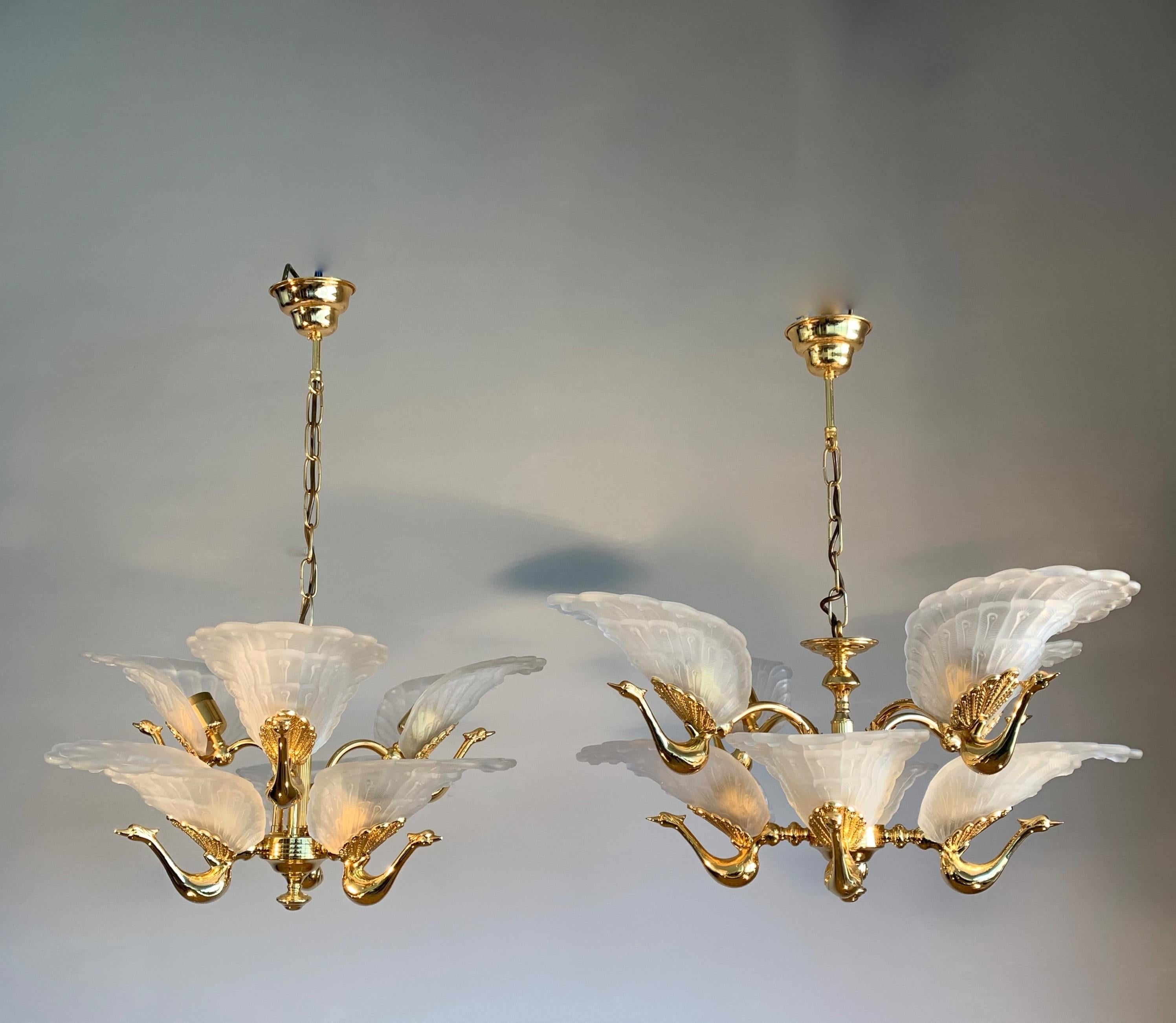 Rare Midcentury Chandelier / Pendant w. Golden Bronze & Glass Peacock Sculptures In Excellent Condition In Lisse, NL