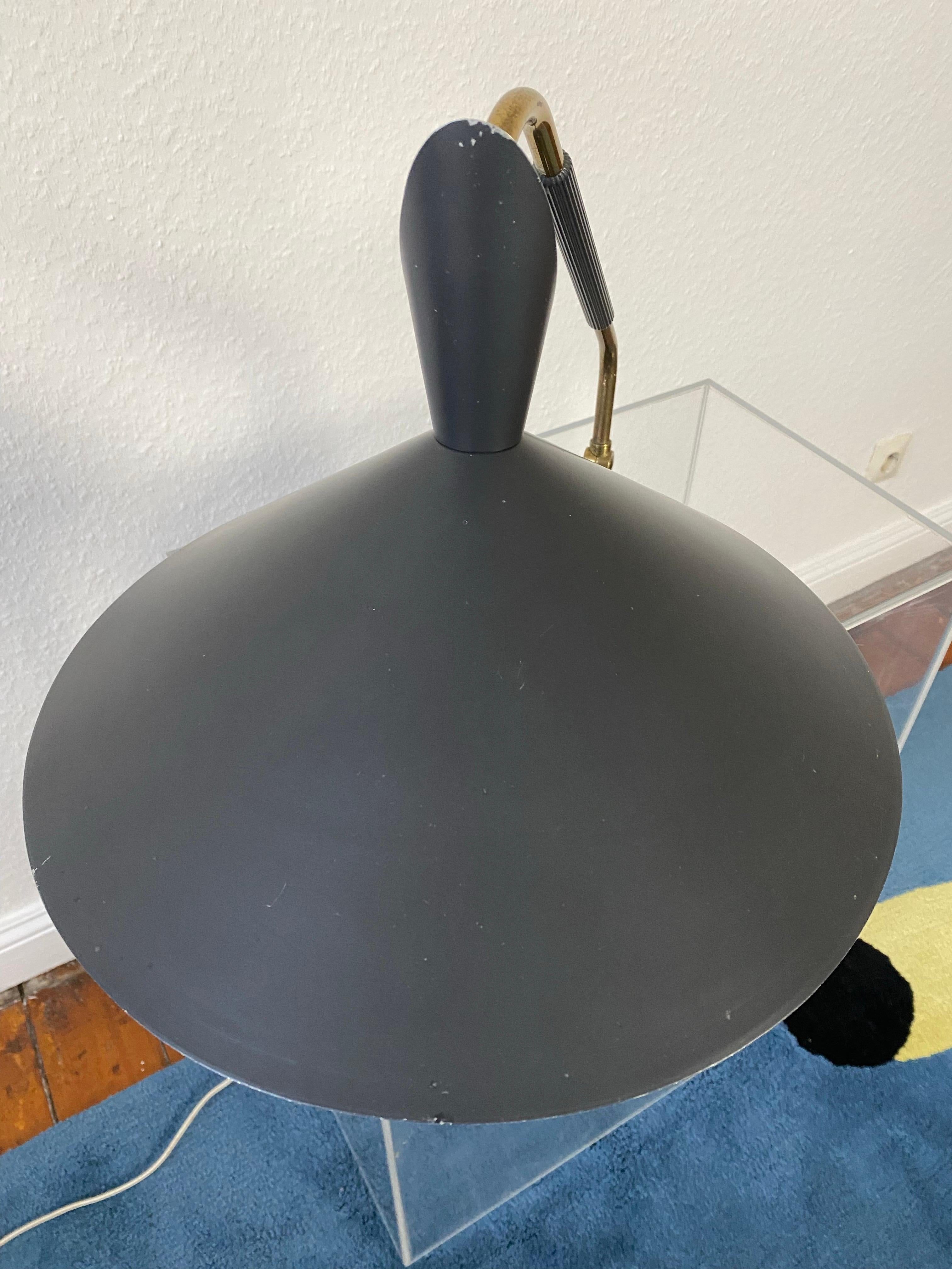 Seltene Schreibtischlampe aus der Jahrhundertmitte  Von HALA 50er Jahre Deutschland in Anthrazitstahl und Messing im Angebot 1