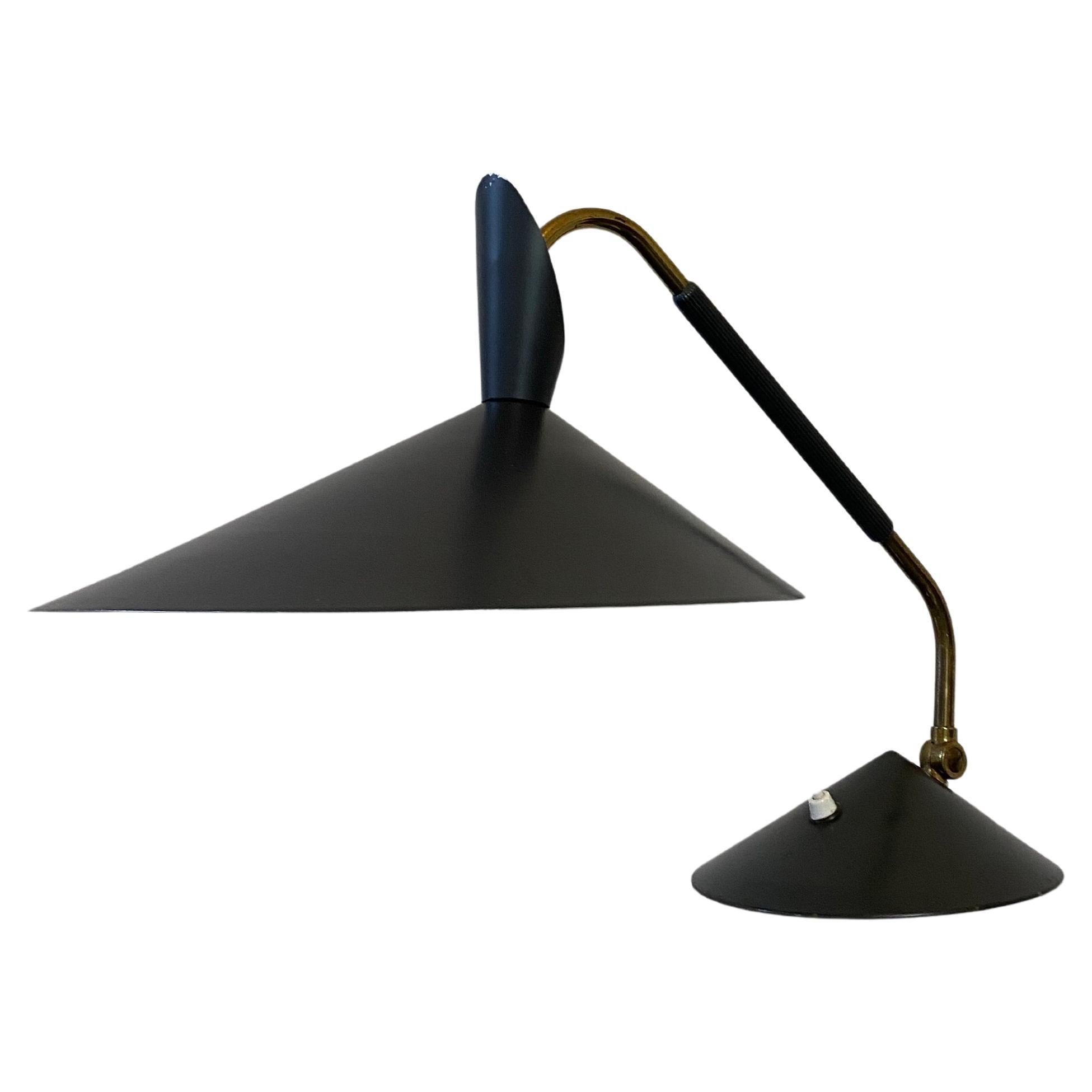 Seltene Schreibtischlampe aus der Jahrhundertmitte  Von HALA 50er Jahre Deutschland in Anthrazitstahl und Messing im Angebot