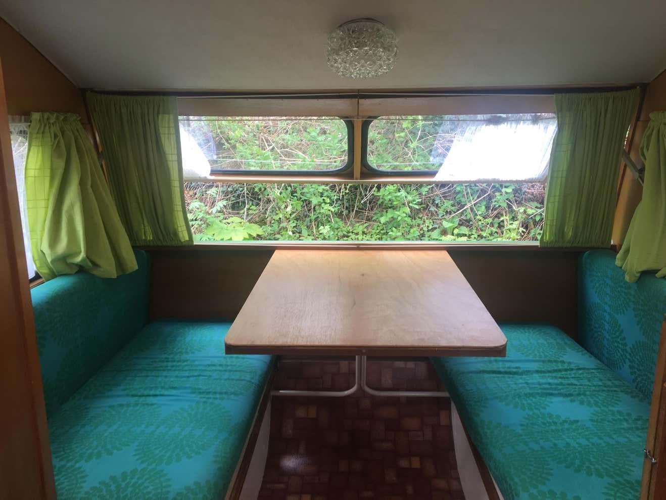 Seltener holländischer Oldtimer-Wohnwagen der Jahrhundertmitte von Kema, Modell Kolibri, 1960er Jahre (Holz) im Angebot