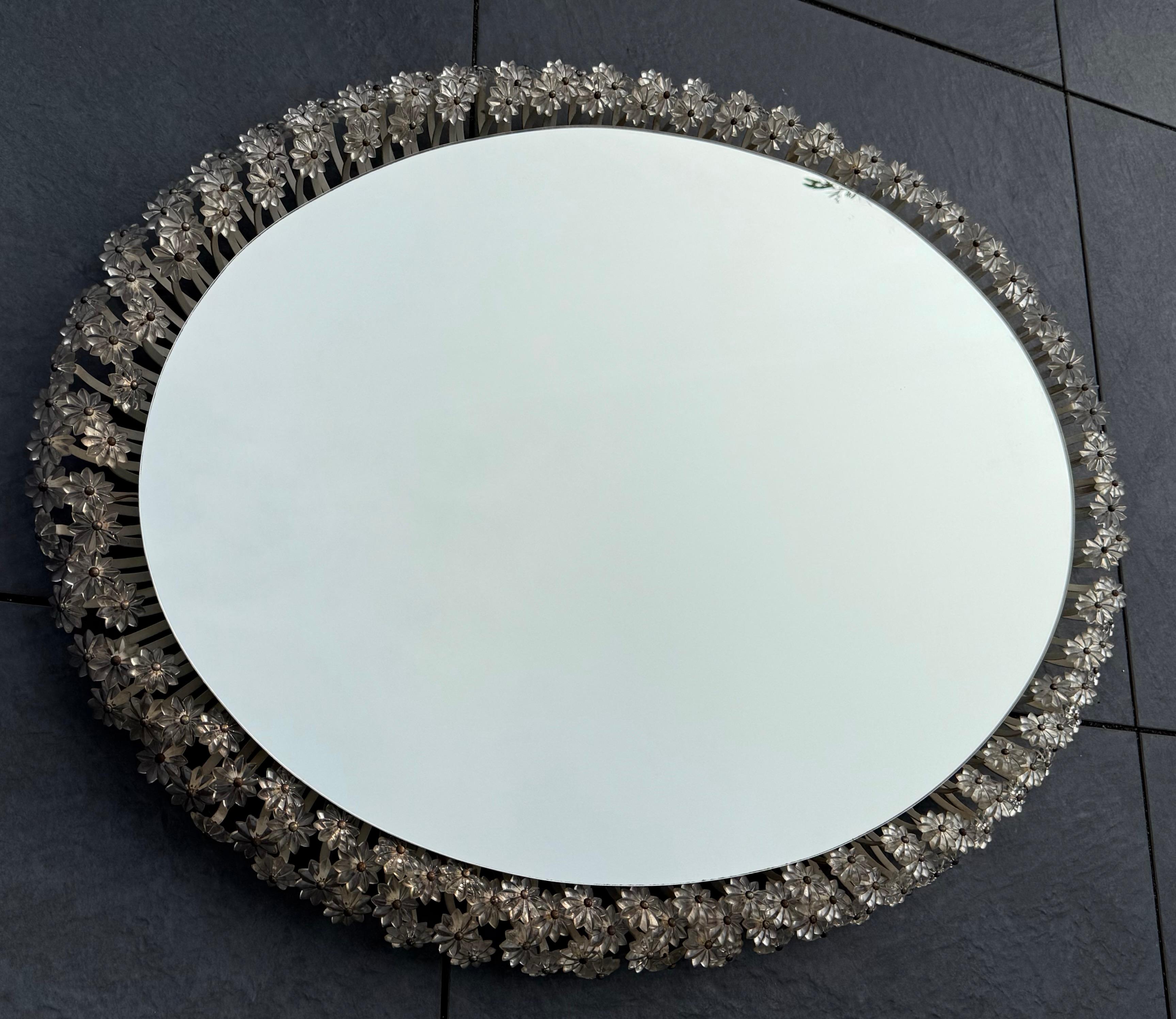 Rare Midcentury Emil Stejnar Illuminated Floral Oval Shape Mirror, Austria 1950s Austríaco en venta