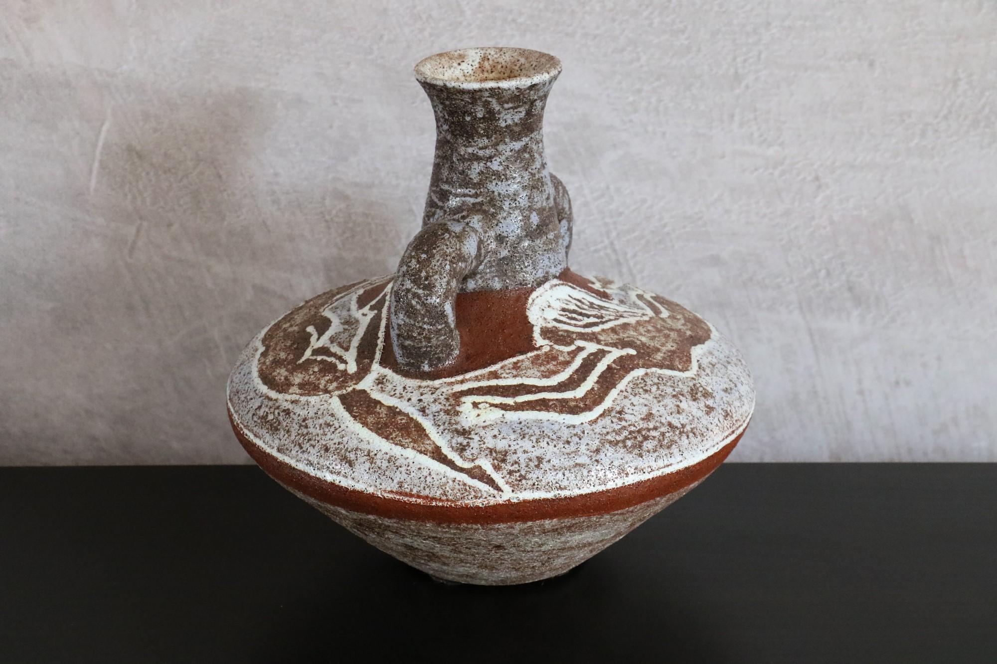 Metà XX secolo Vaso in terracotta moderno di metà secolo firmato Accolay Studio Pottery, 1960, Francia in vendita
