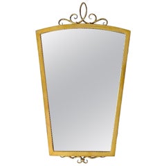 Raro specchio da parete italiano di metà secolo, attribuito a Gio Ponti, in ottone dorato e vetro, anni '50