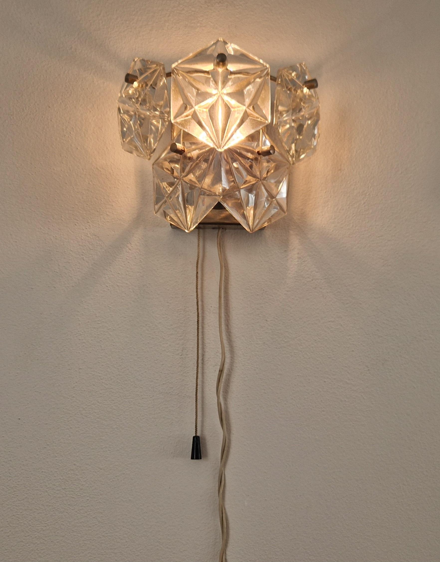 Rara lámpara de pared de cristal de mediados de siglo al estilo de Kinkeldey, años 60. en venta 3