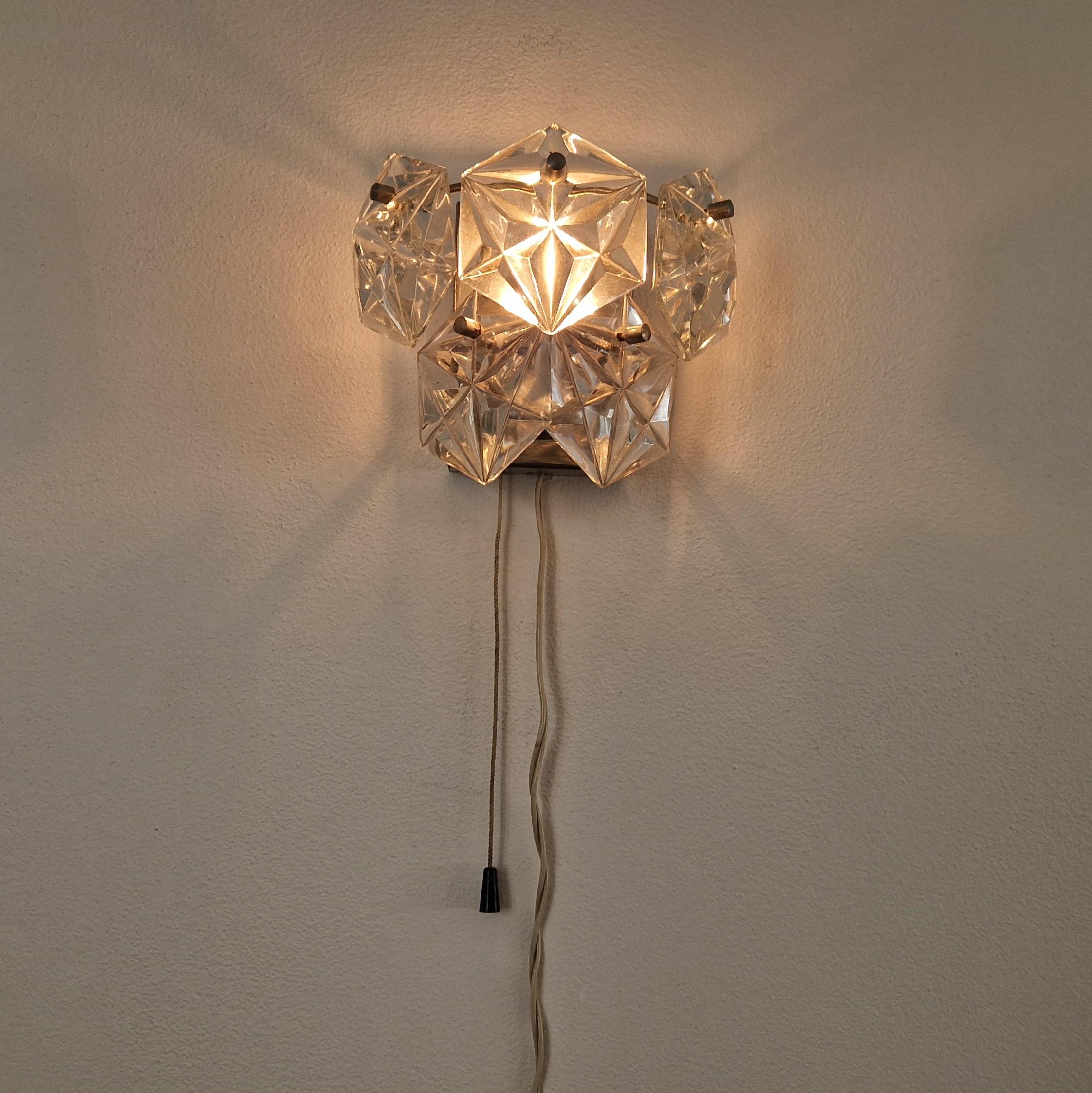 Rara lámpara de pared de cristal de mediados de siglo al estilo de Kinkeldey, años 60. en venta 4