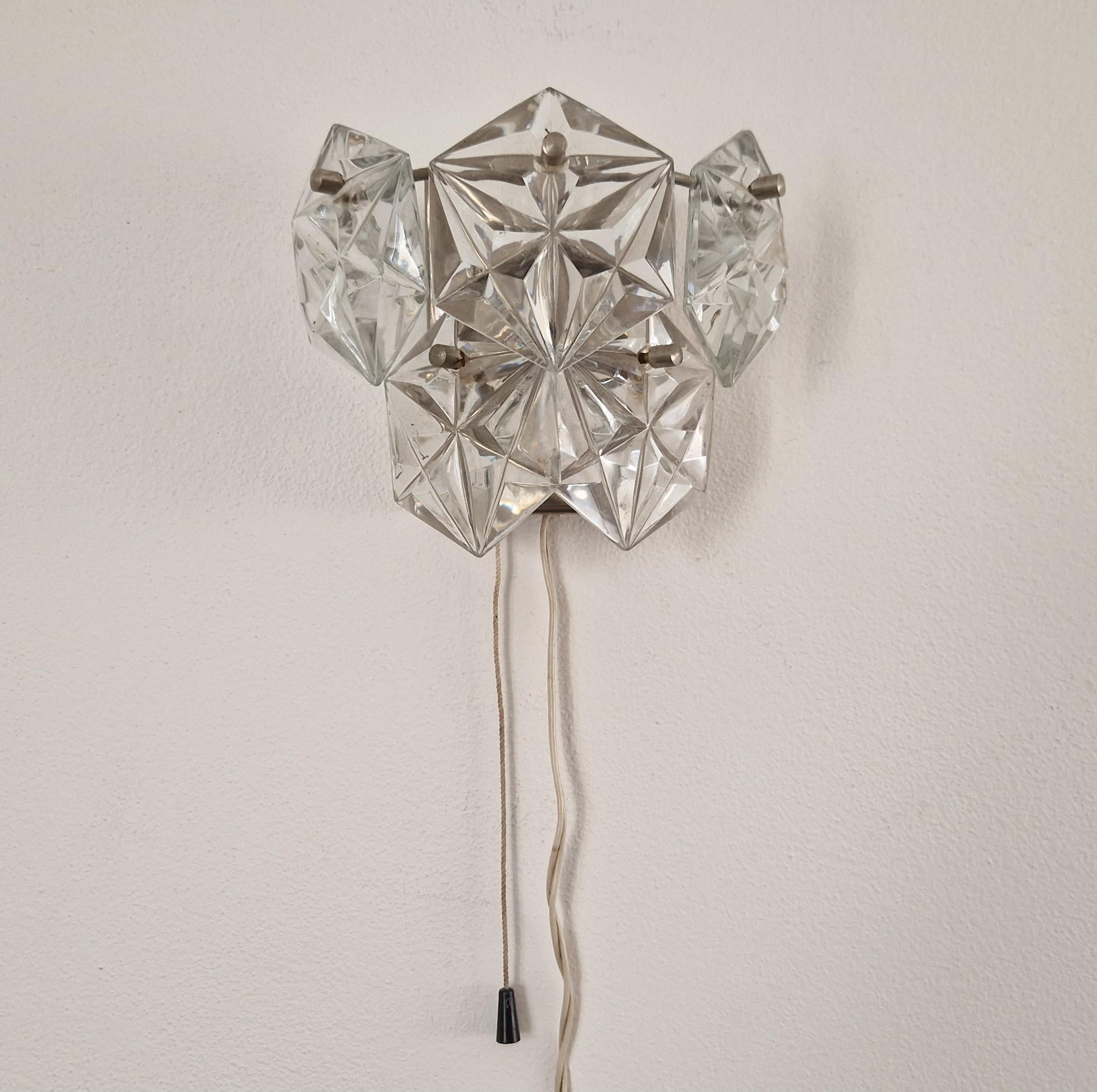 Rara lámpara de pared de cristal de mediados de siglo al estilo de Kinkeldey, años 60. en venta 5