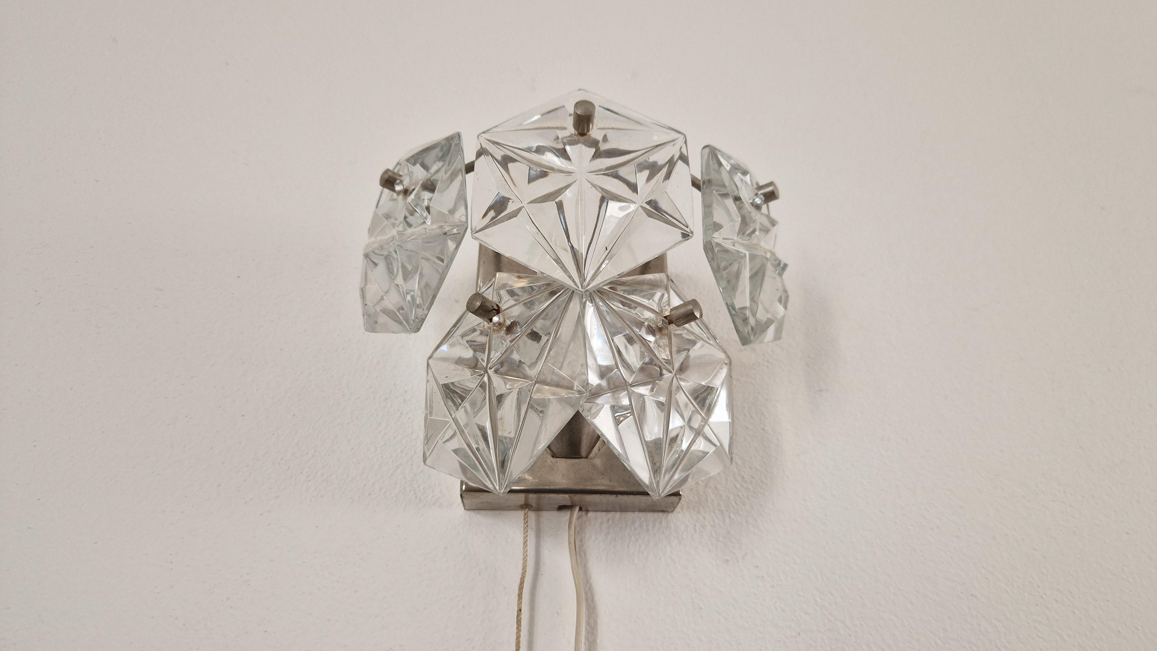 Rara lámpara de pared de cristal de mediados de siglo al estilo de Kinkeldey, años 60. en venta 8
