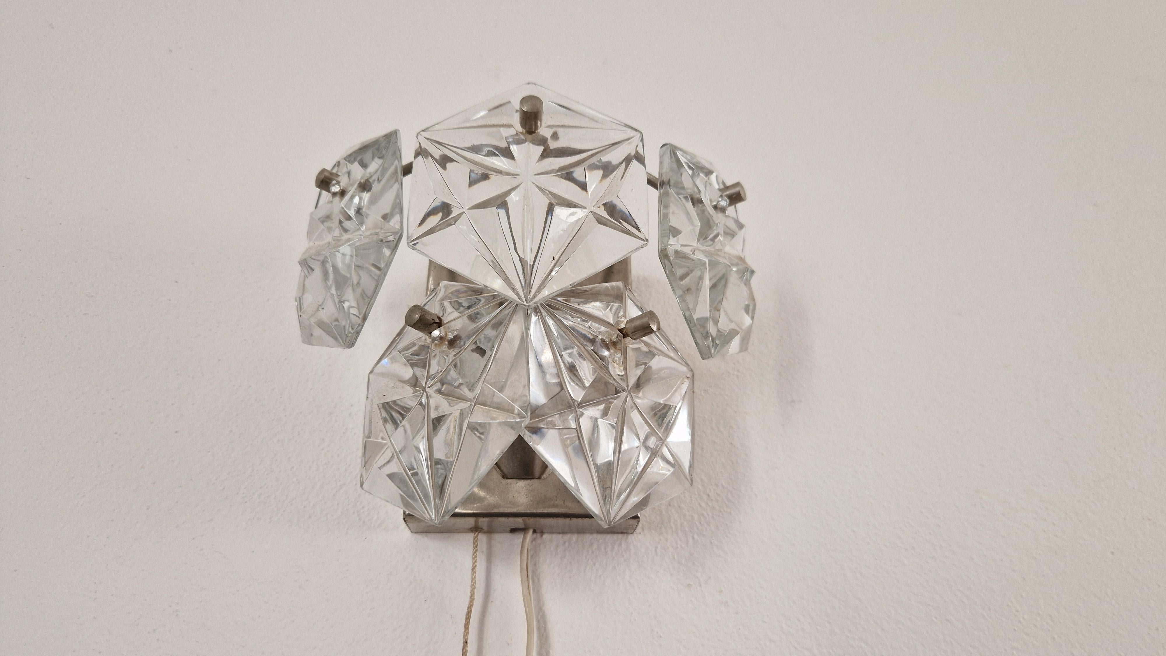 Rara lámpara de pared de cristal de mediados de siglo al estilo de Kinkeldey, años 60. en venta 9
