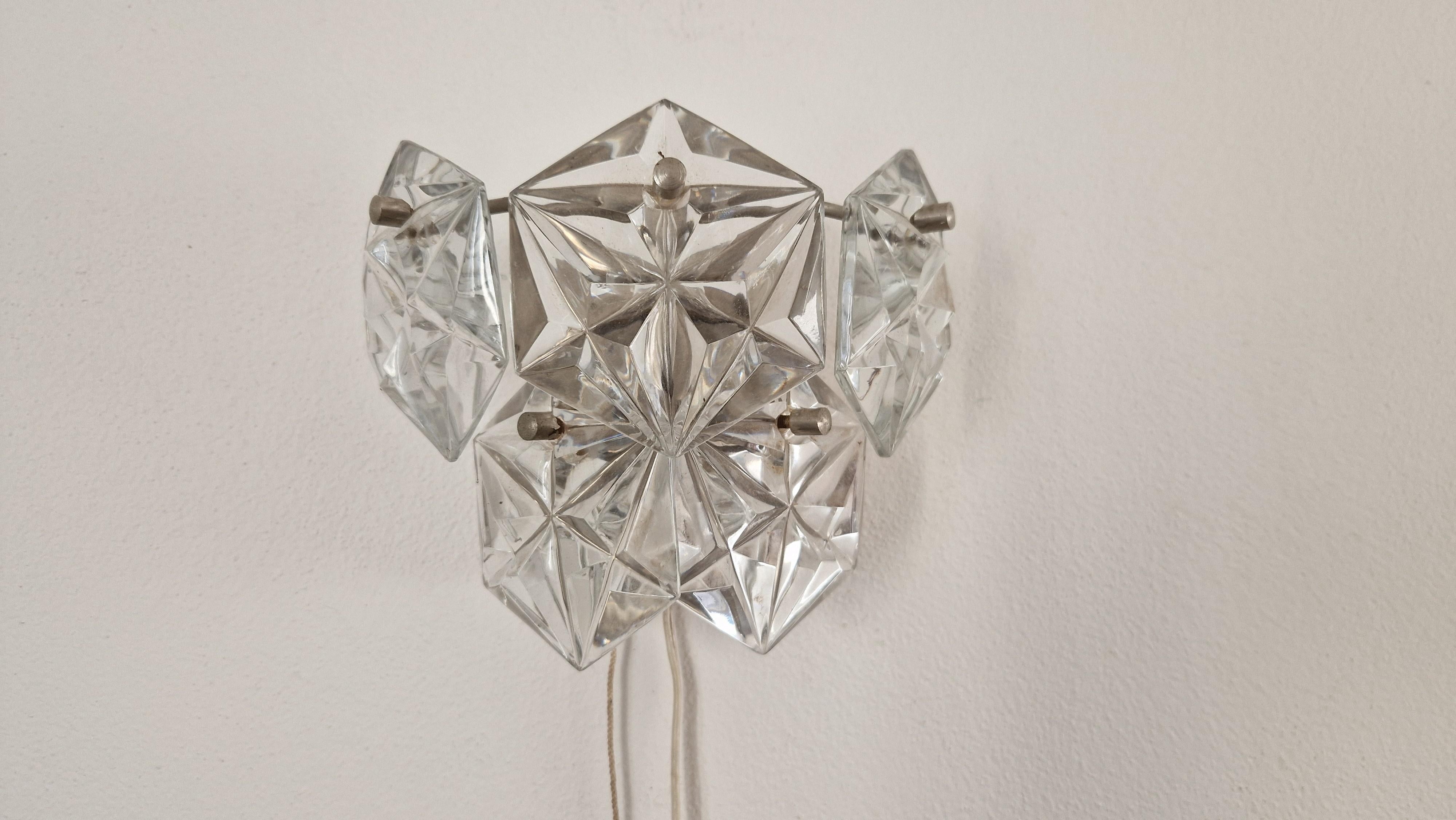 Rara lámpara de pared de cristal de mediados de siglo al estilo de Kinkeldey, años 60. en venta 11