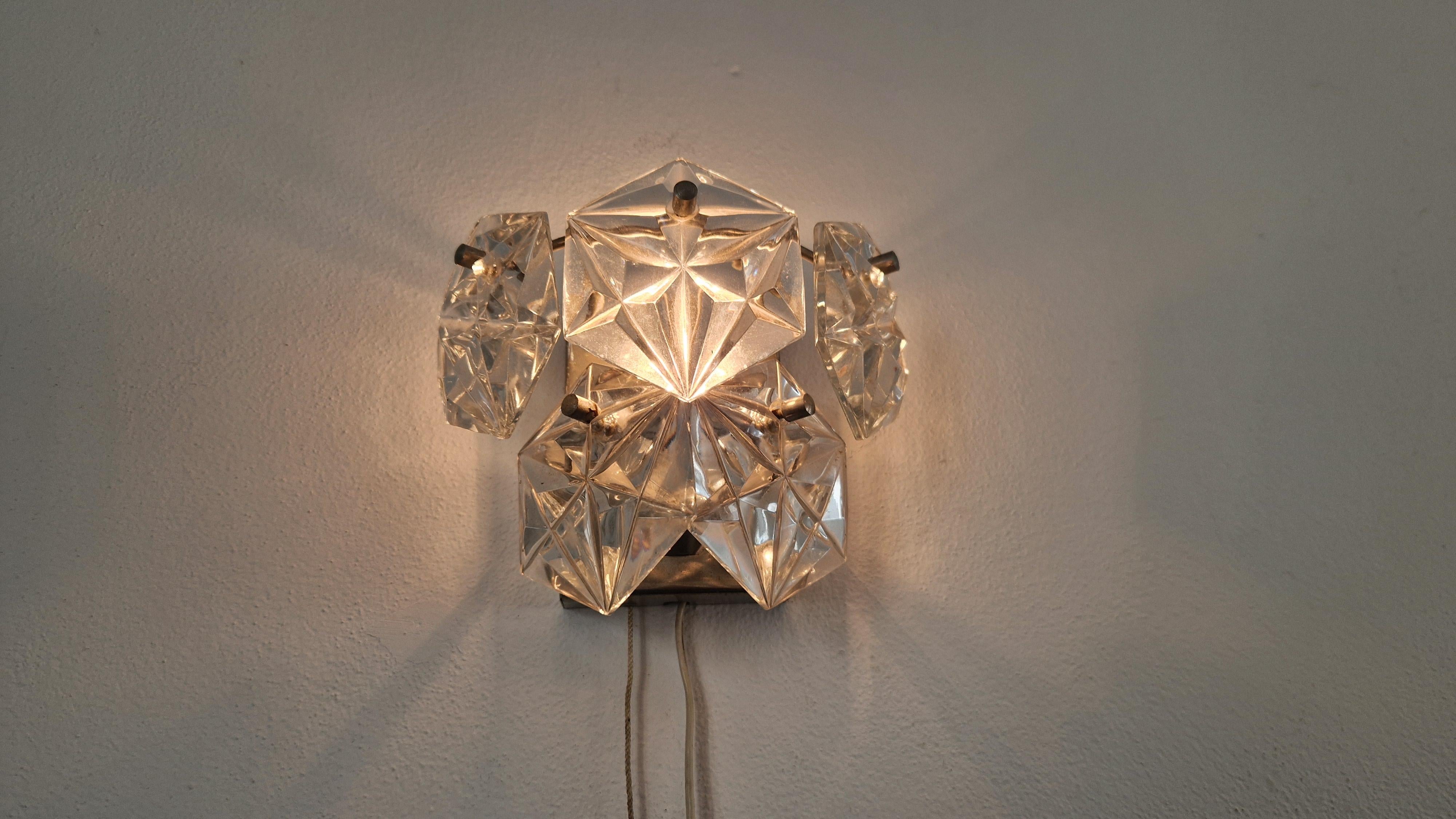 Rara lámpara de pared de cristal de mediados de siglo al estilo de Kinkeldey, años 60. Alemán en venta