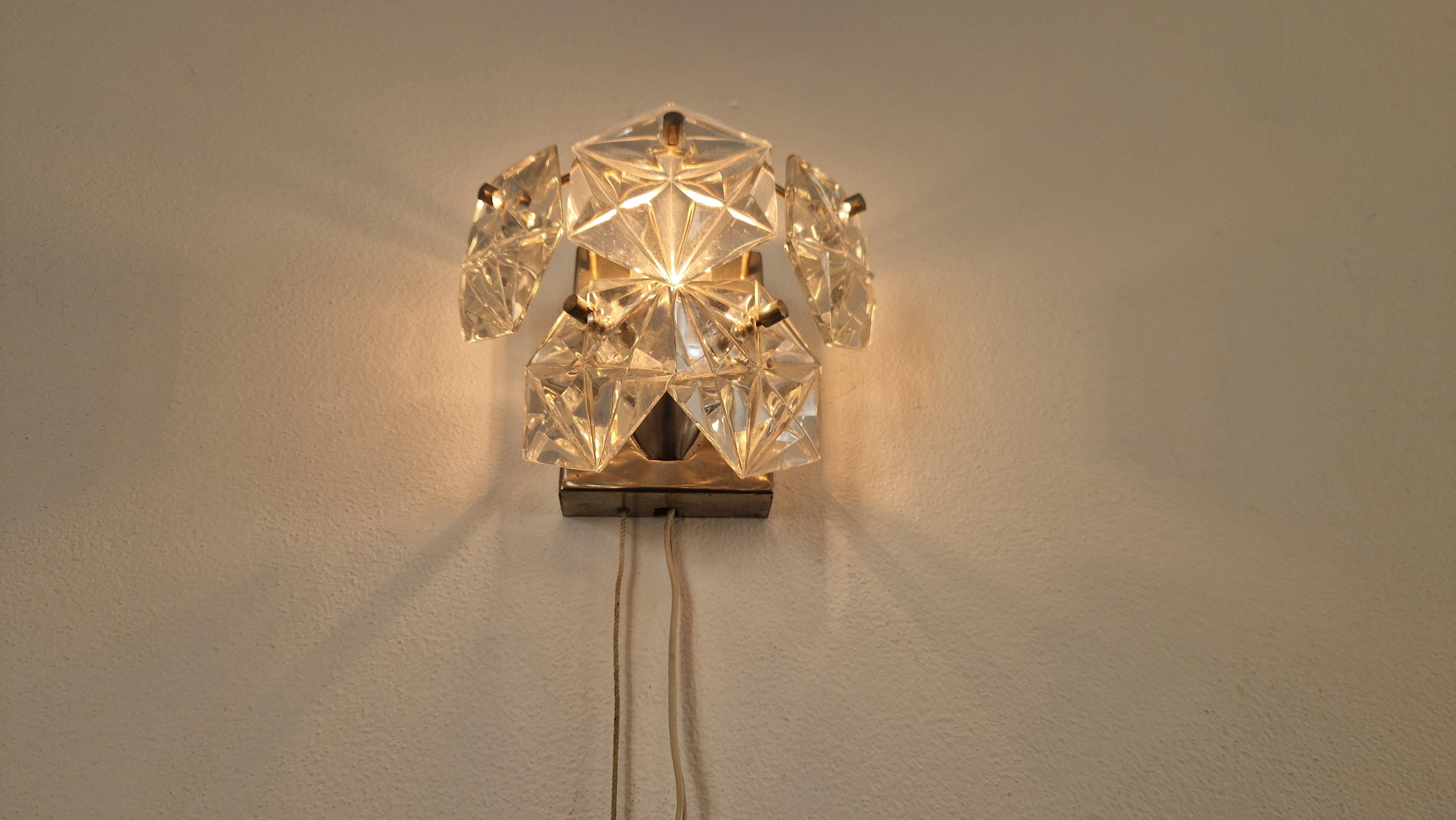 Rara lámpara de pared de cristal de mediados de siglo al estilo de Kinkeldey, años 60. en Bueno estado para la venta en Praha, CZ