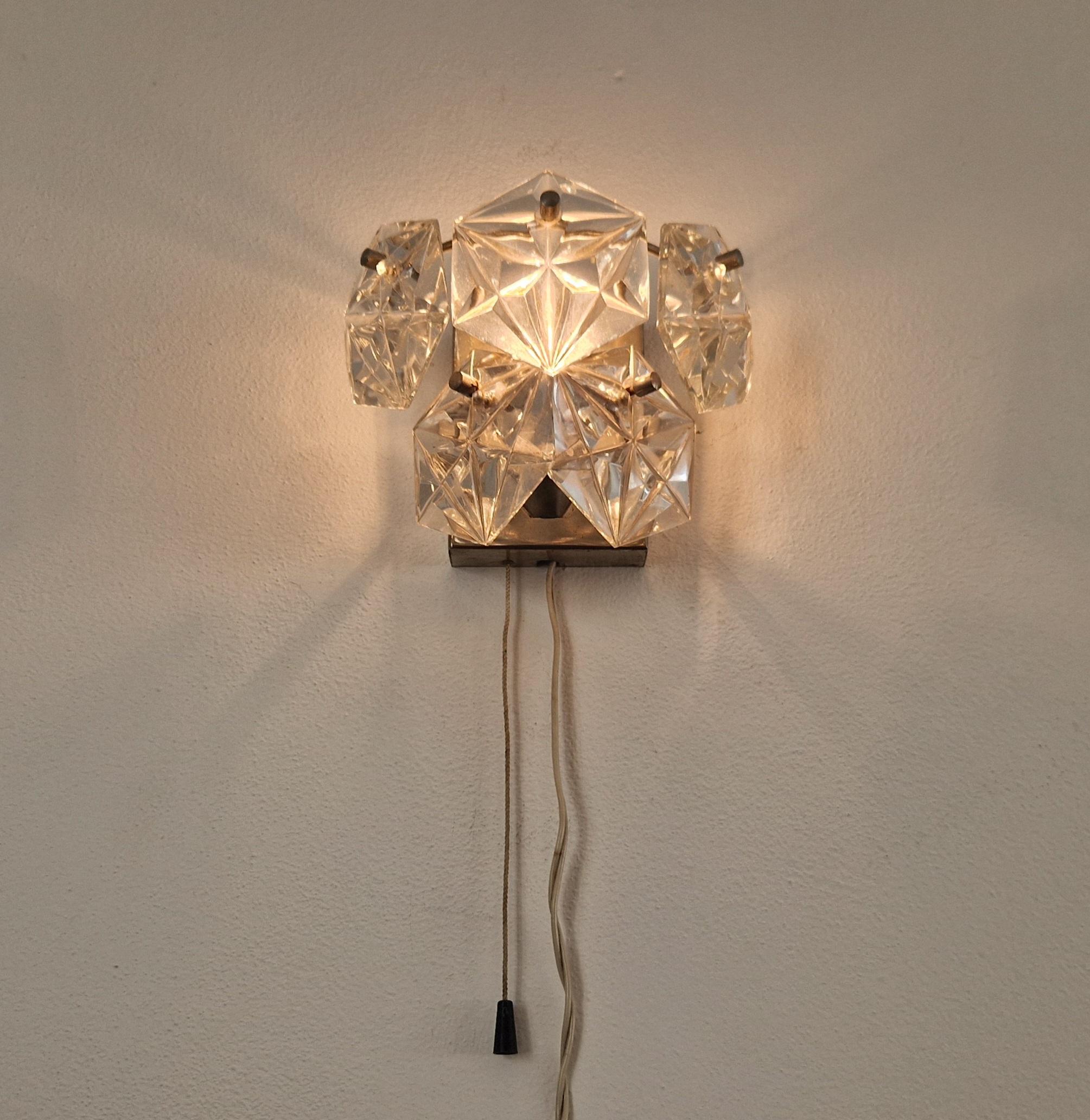 Rara lámpara de pared de cristal de mediados de siglo al estilo de Kinkeldey, años 60. en venta 1