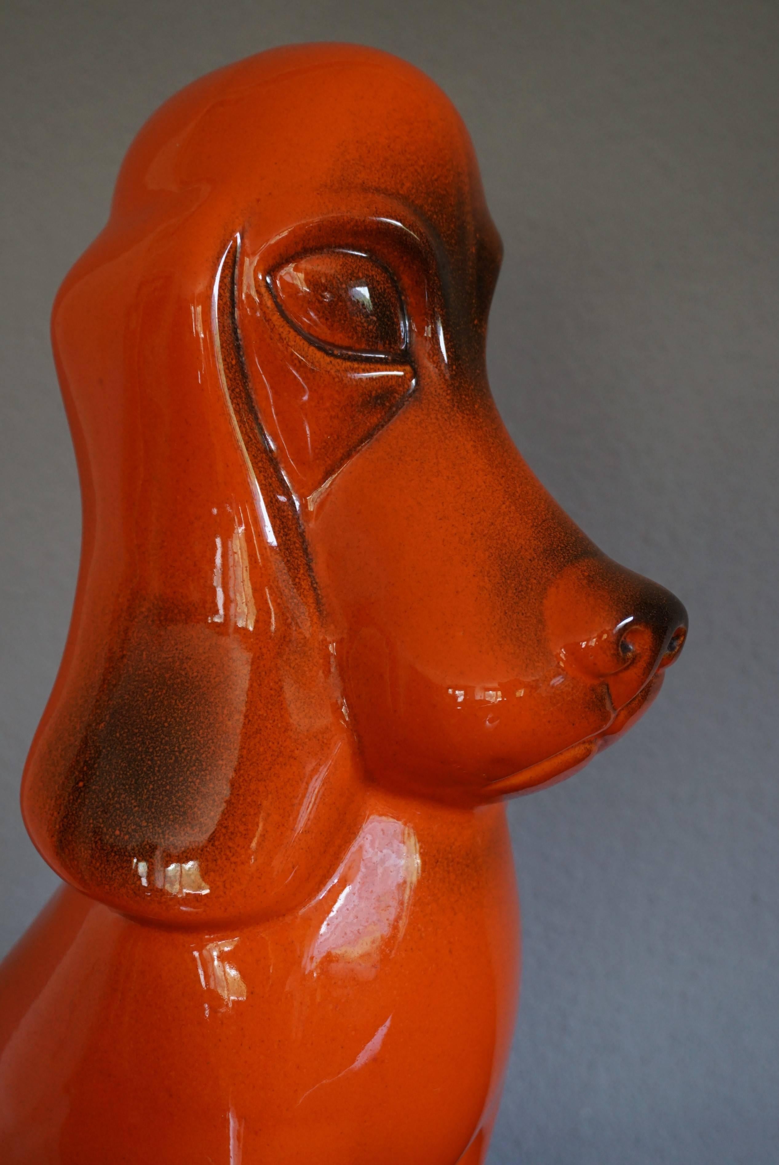 Seltene glasierte und gekennzeichnete, stilisierte Basset Hound / Droopy Dog Skulptur aus der Mitte des Jahrhunderts 4