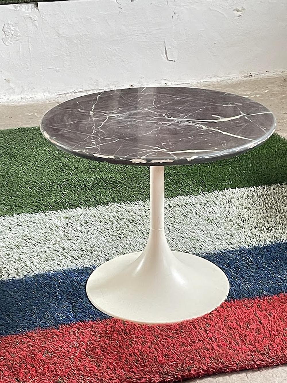 Cette étonnante table d'appoint 